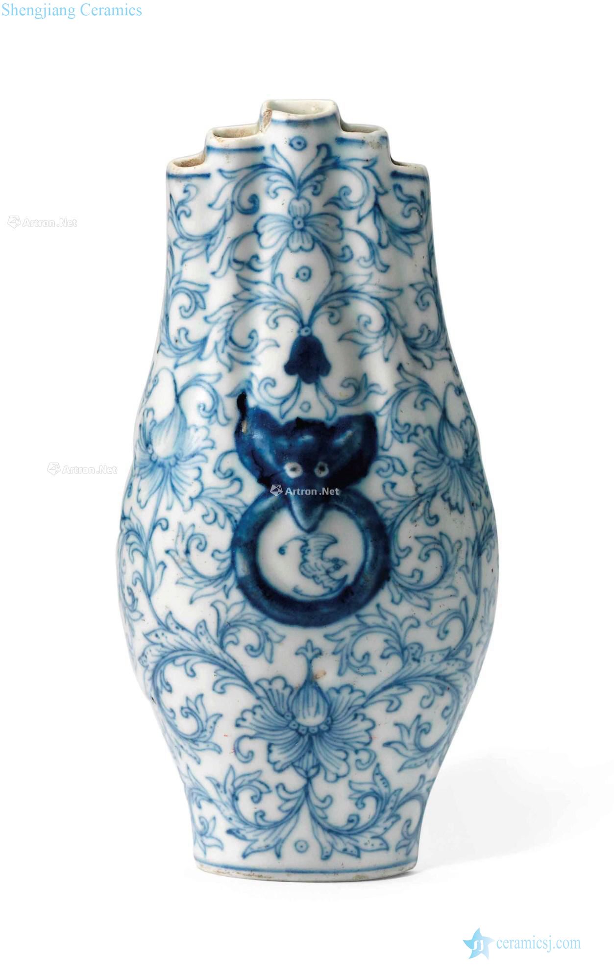 Qing qianlong Blue and white lotus flower grain beast first wall bottles