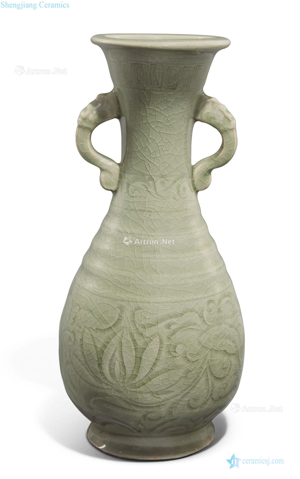 The song dynasty Yao state kiln green glaze lotus grain ssangyong's ear the flask