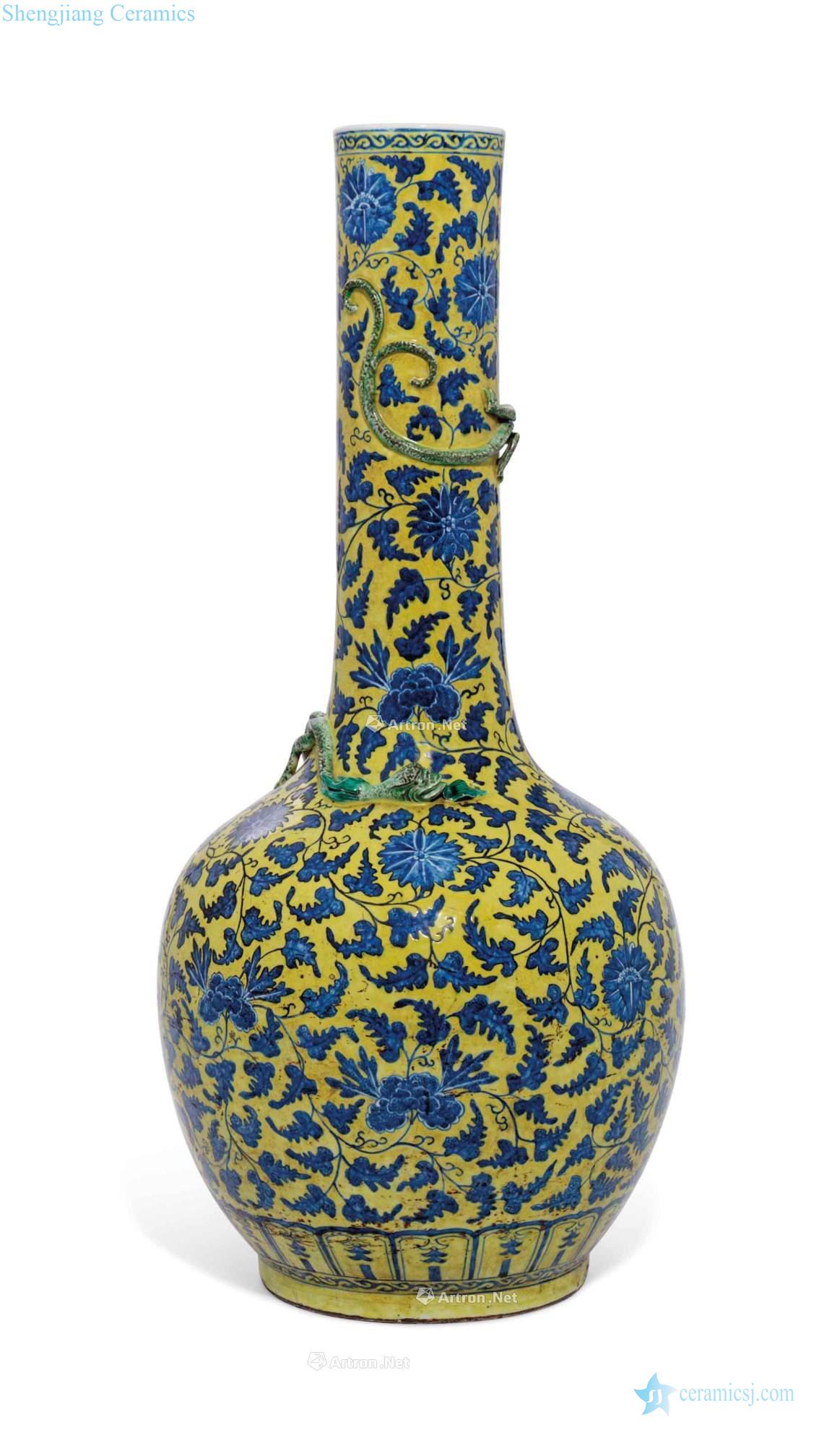 Qing dynasty in the 19th century Yellow to blue and white longnu branch flowers lines the flask