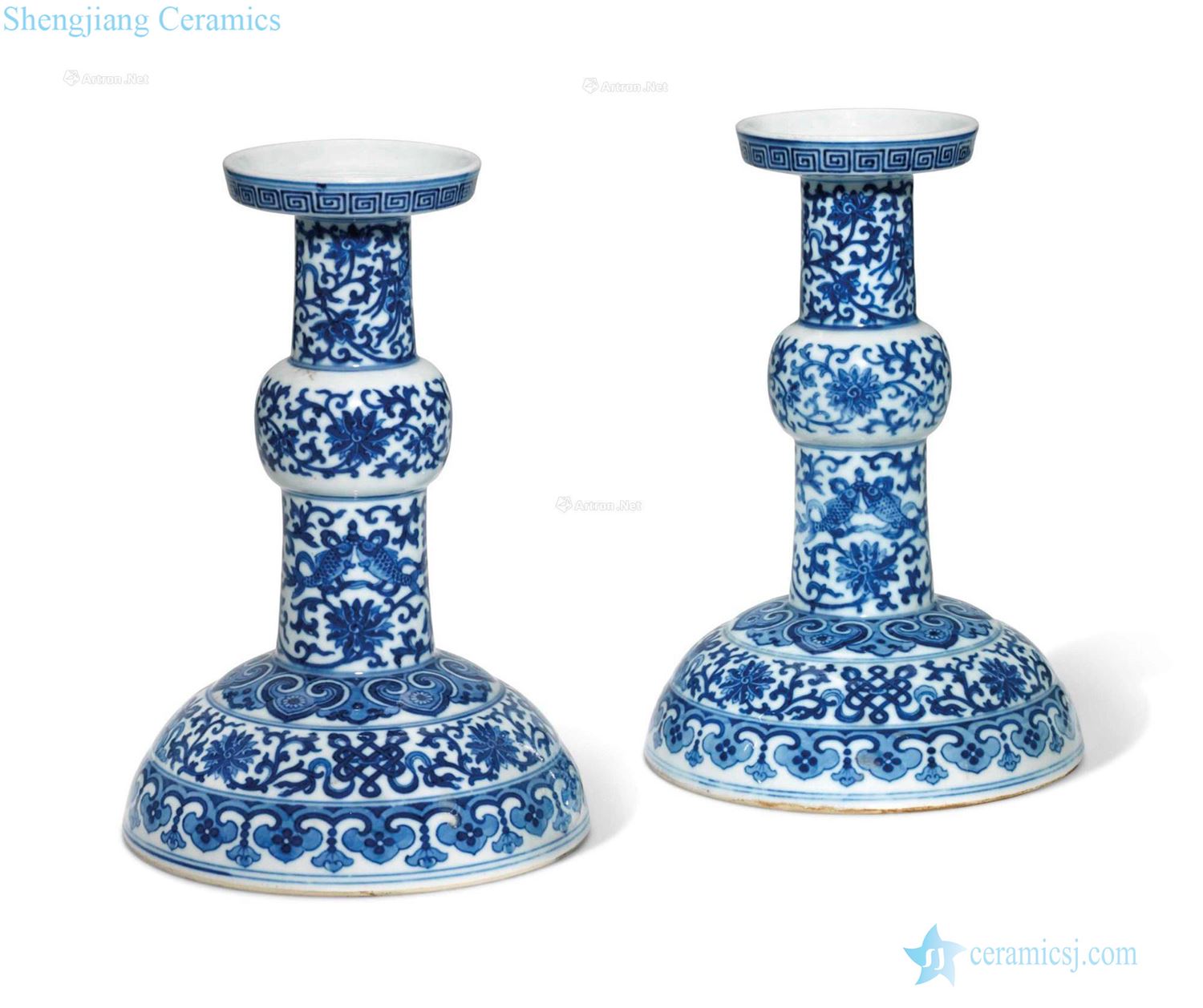 Qing dynasty in the 19th century Blue and white flower grain candlestick (a)