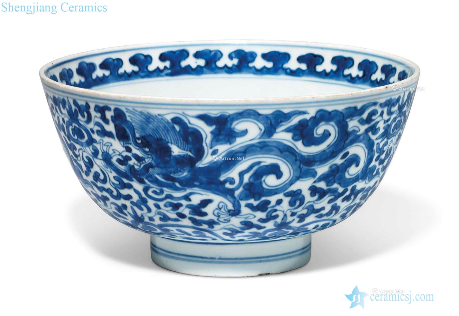 Qing dynasty in the 19th century Blue and white dragon bowl