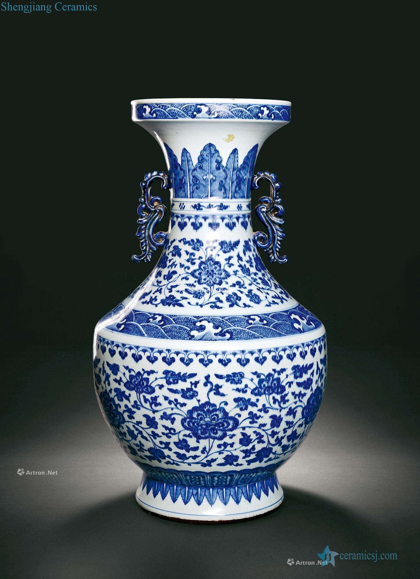 Qing qianlong Blue and white lotus flower dish large bottle