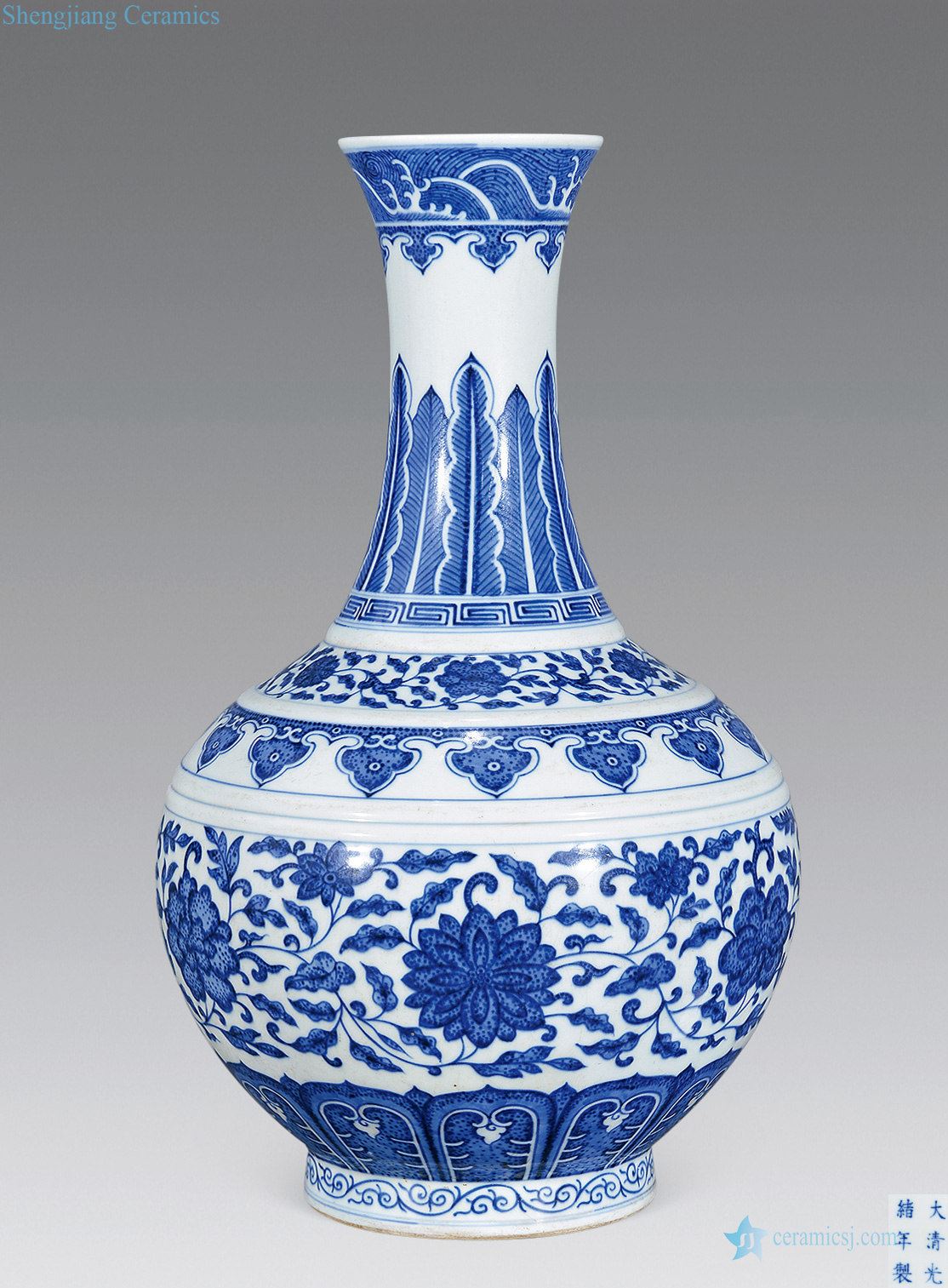Qing guangxu Blue and white lotus flower bottle