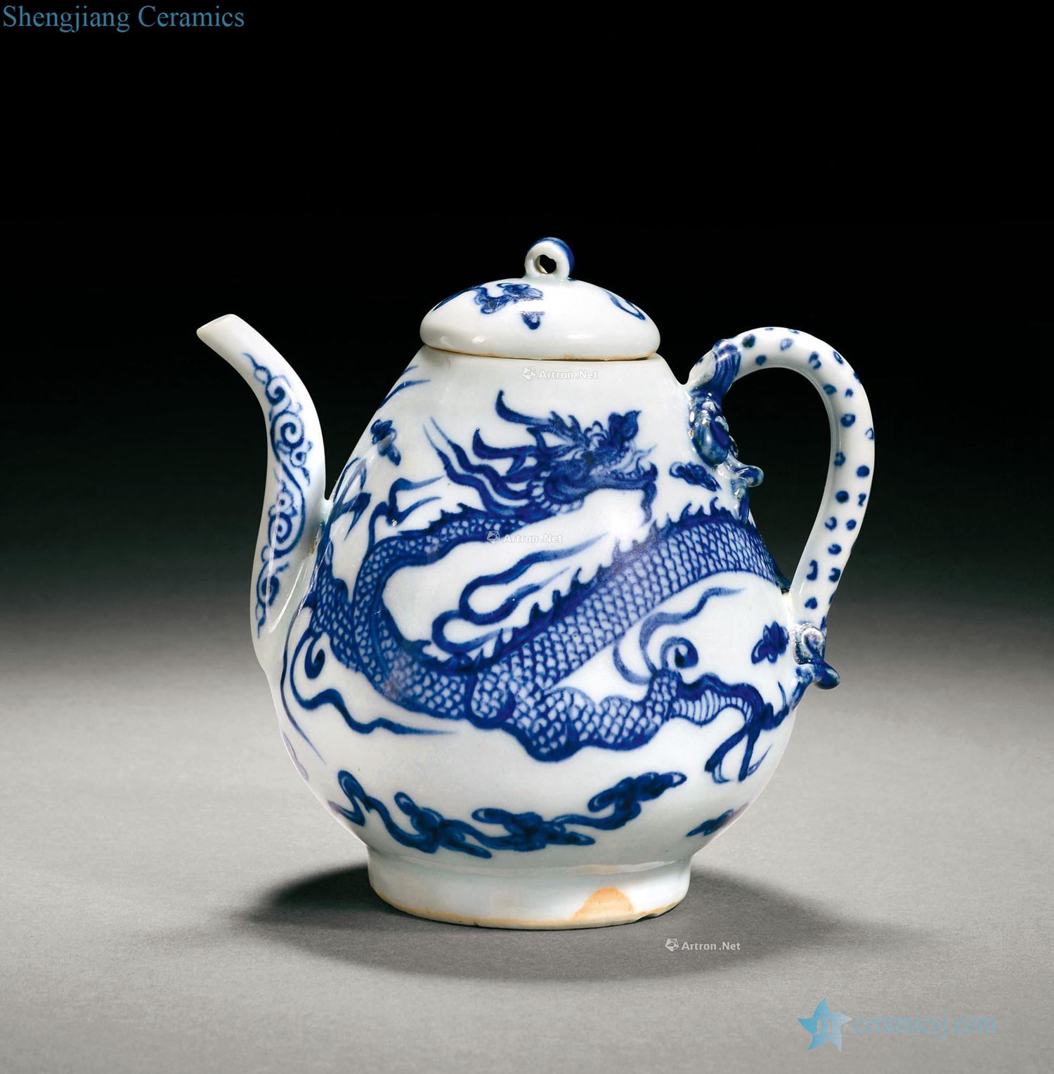 yuan Blue and white dragon pot