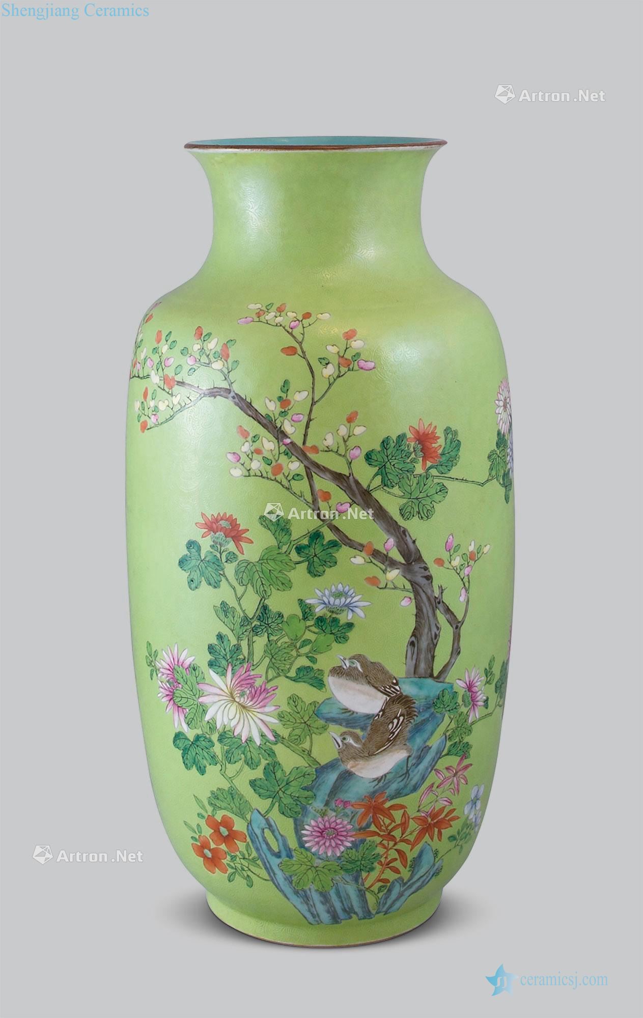 Qing qianlong apple green pastel rolling bottle to live lantern