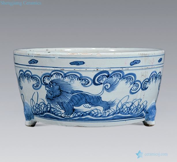 Ming Blue and white lion grain furnace with three legs