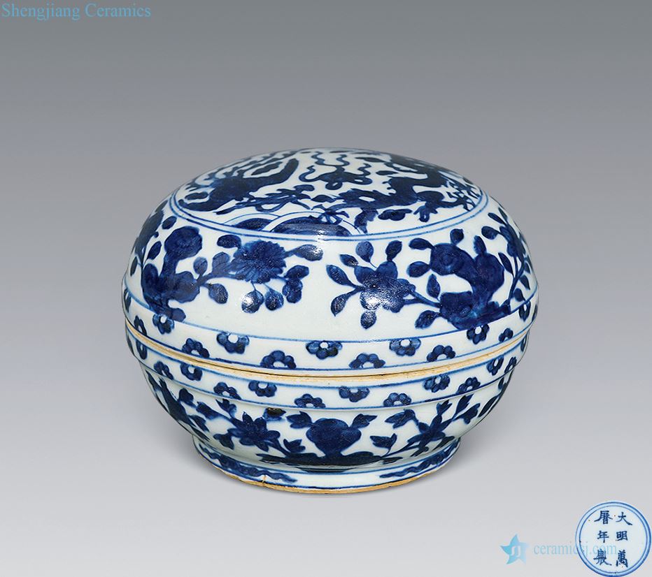 Ming Blue and white longfeng box