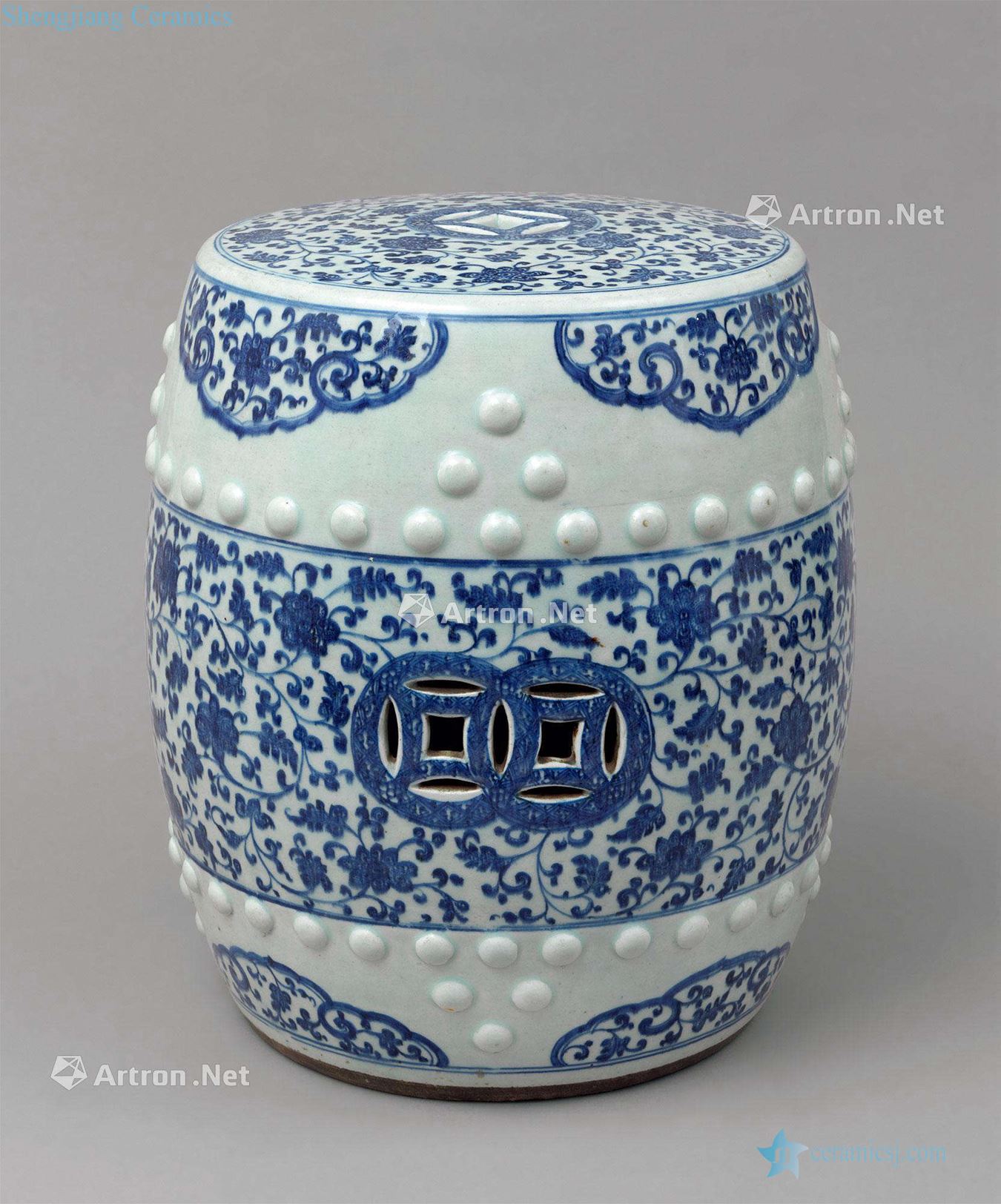 In the 17th century Blue and white lotus flower grain drum stool