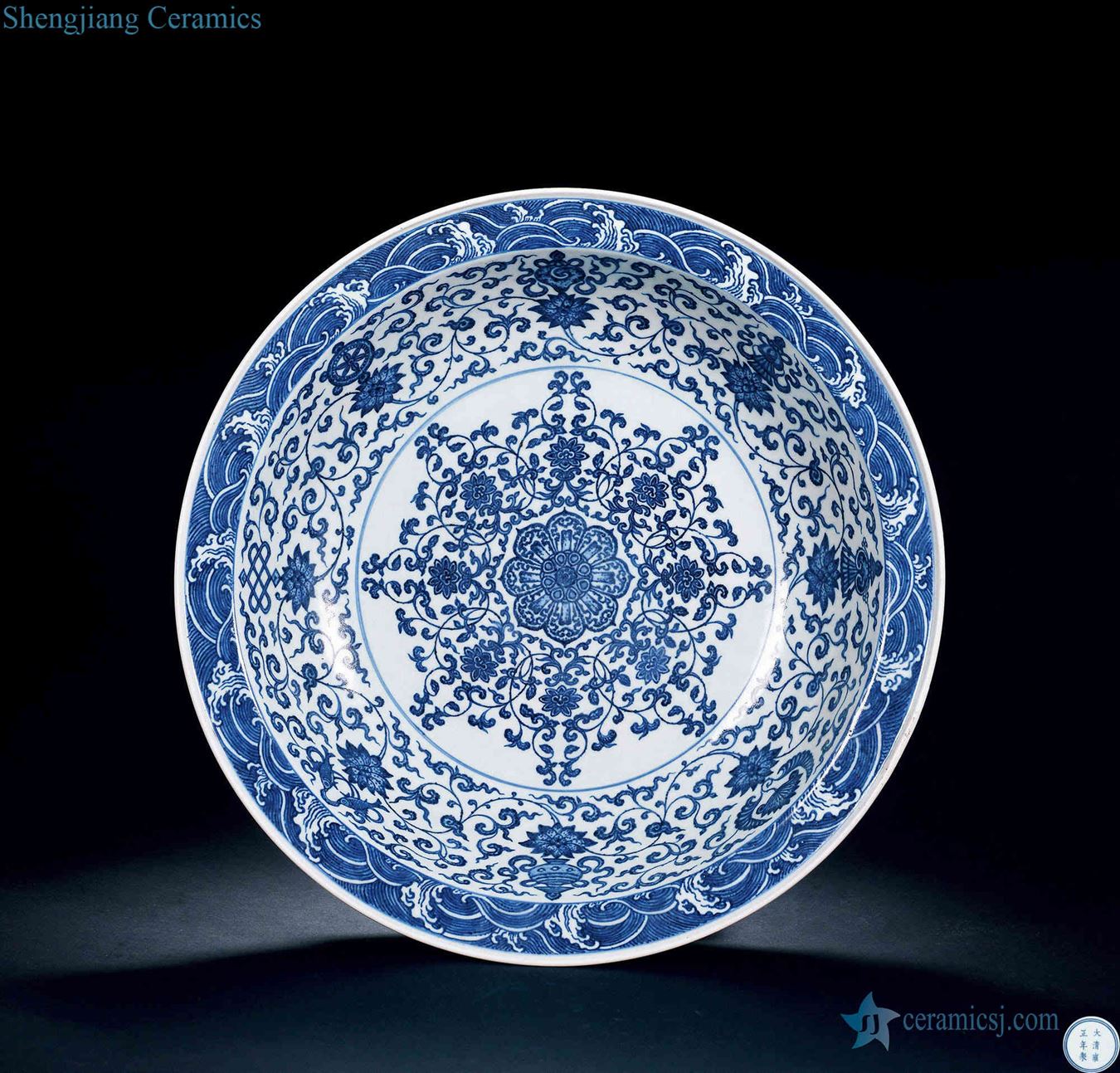 Qing yongzheng Blue and white lotus flower's eight auspicious grail