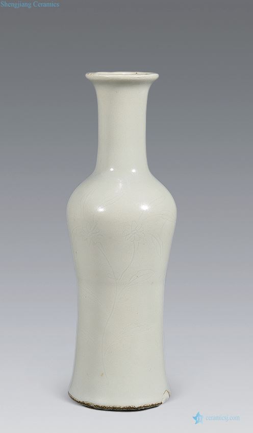 In the late Ming White glazed carved flower bottle