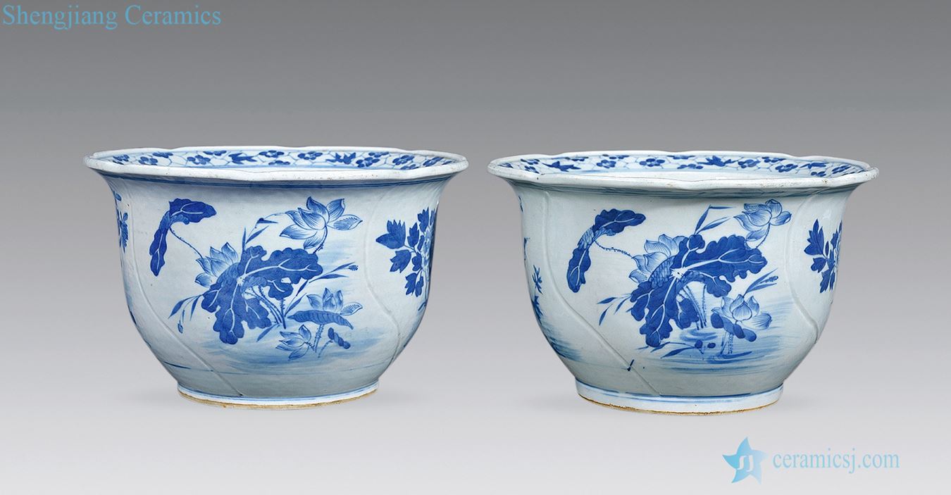 Qing jiaqing Blue and white four seasons flower pot (a)