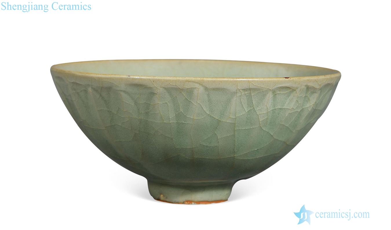 yuan Longquan chrysanthemum petals bowl