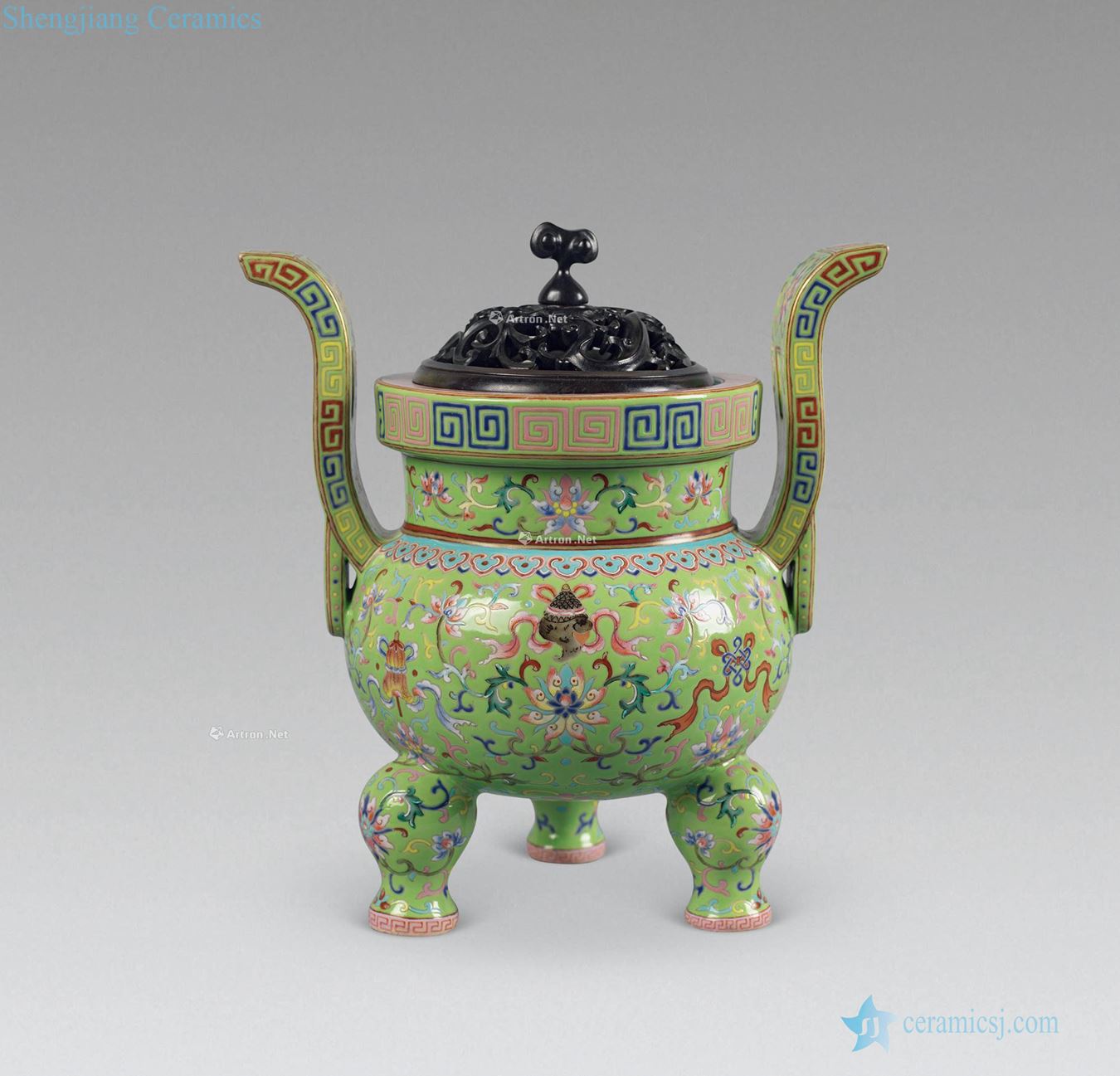 qing Jiaqing pastel bound lotus flower sweet grain and furnace with three legs