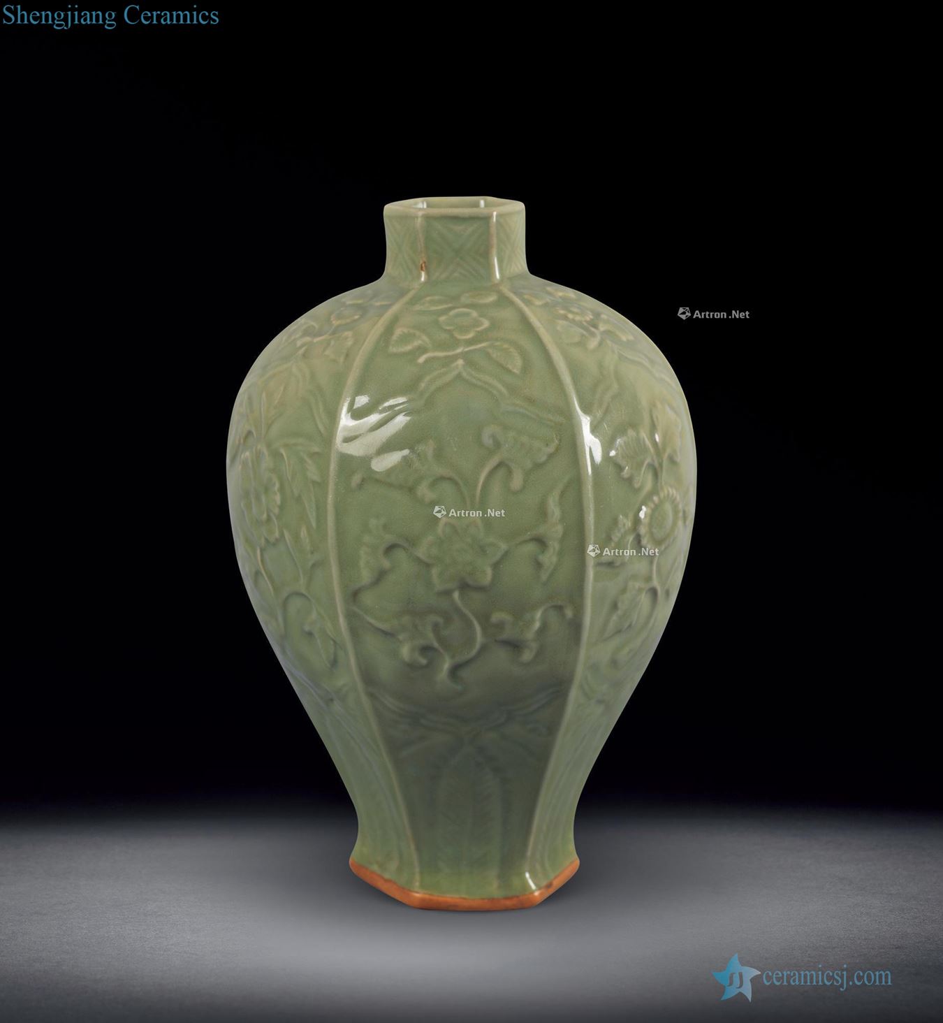 yuan Longquan celadon scratching six arrises plum bottle