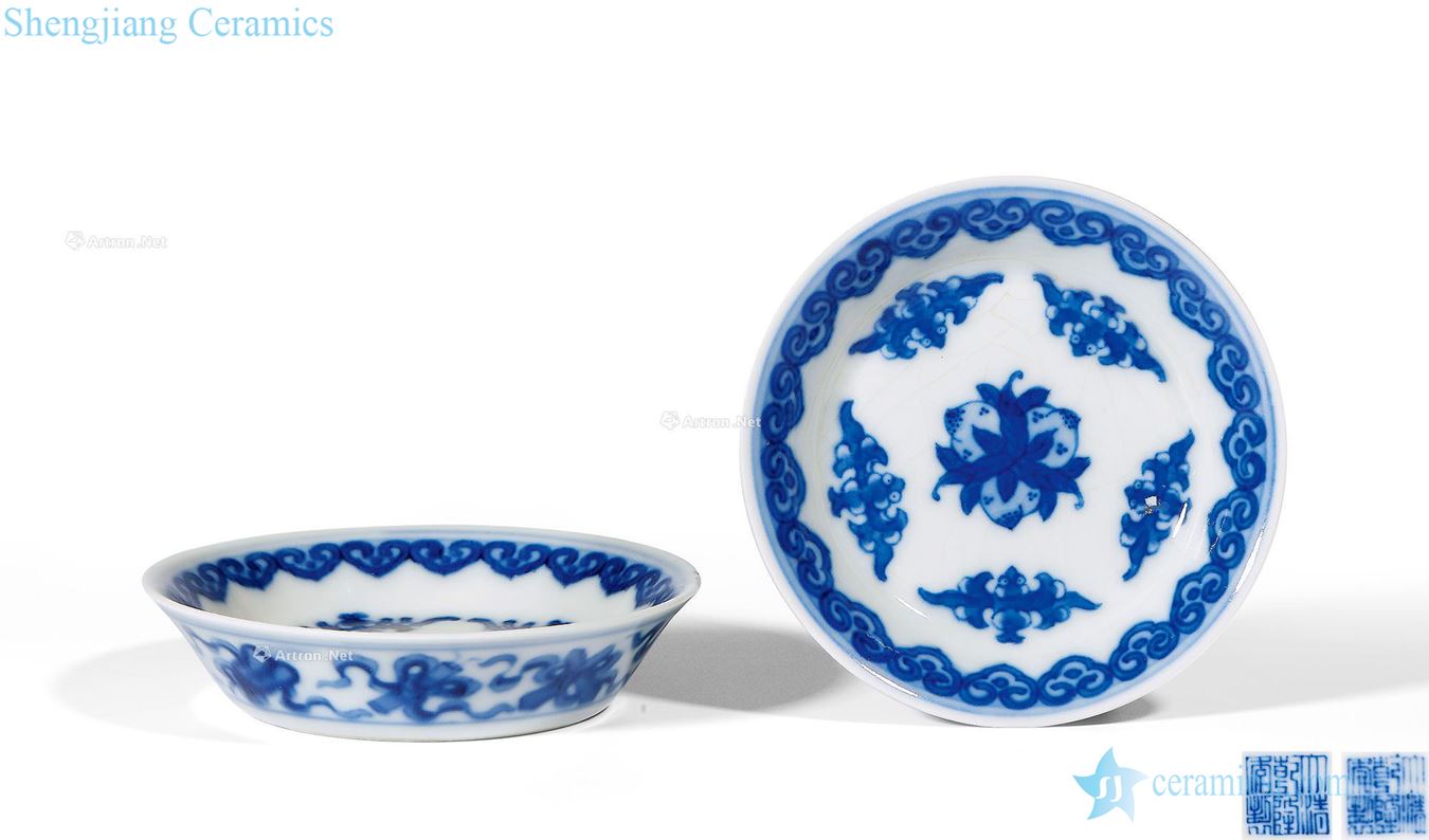 Qing qianlong blue-and-white wufu hold life of dab of (a)