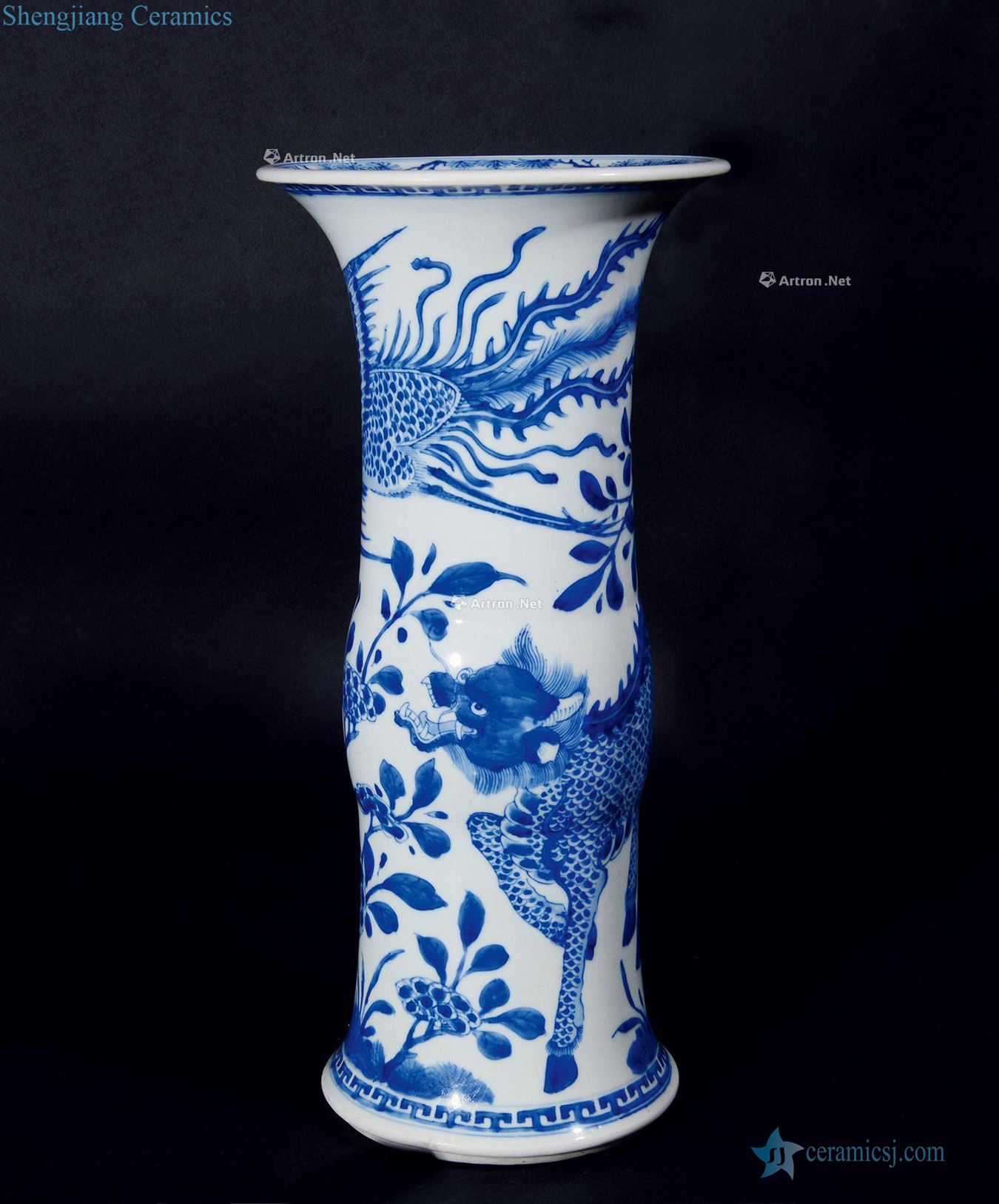 The qing emperor kangxi porcelain vase with flowers
