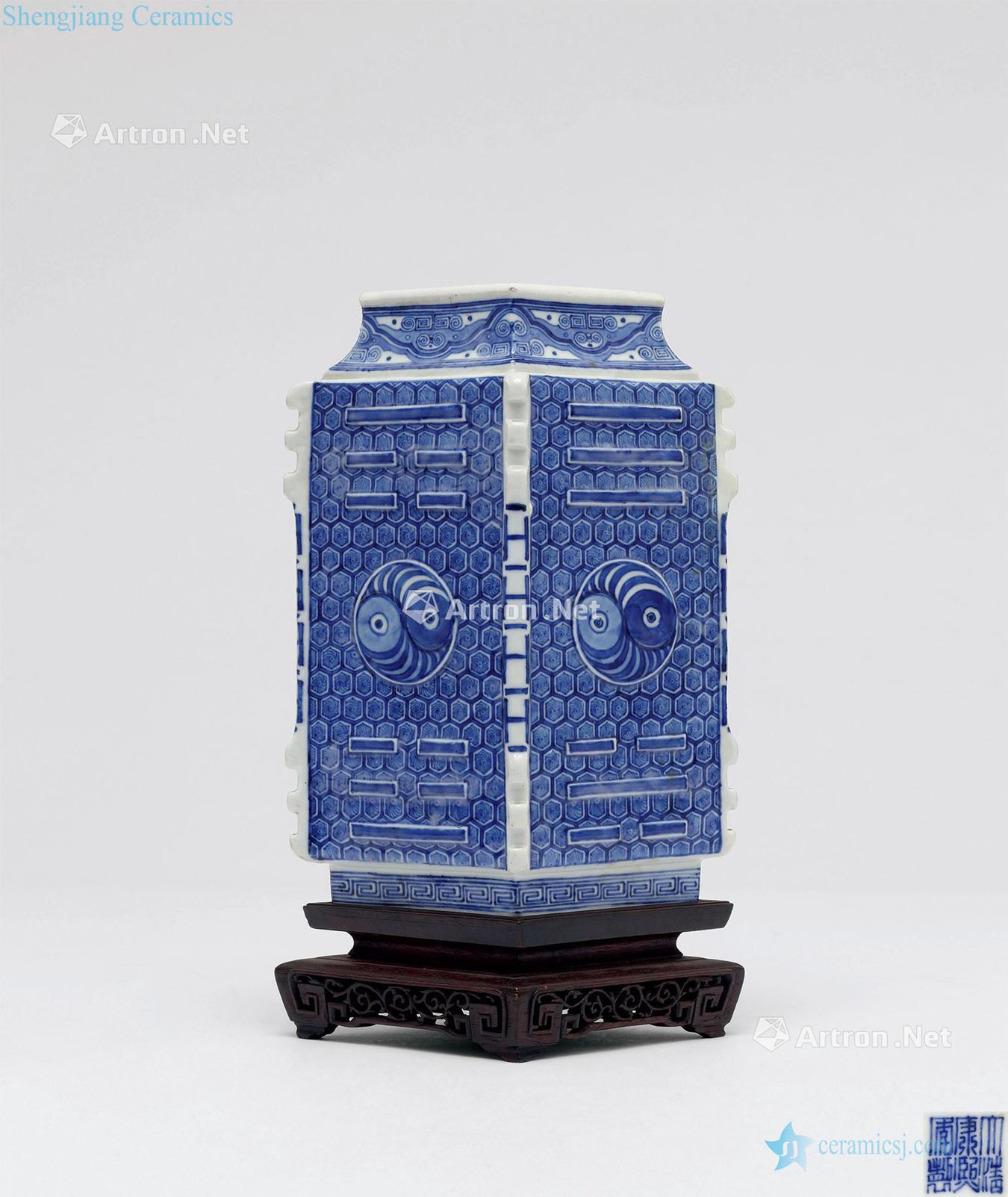 The qing emperor kangxi Blue and white gossip grain diamond bottle