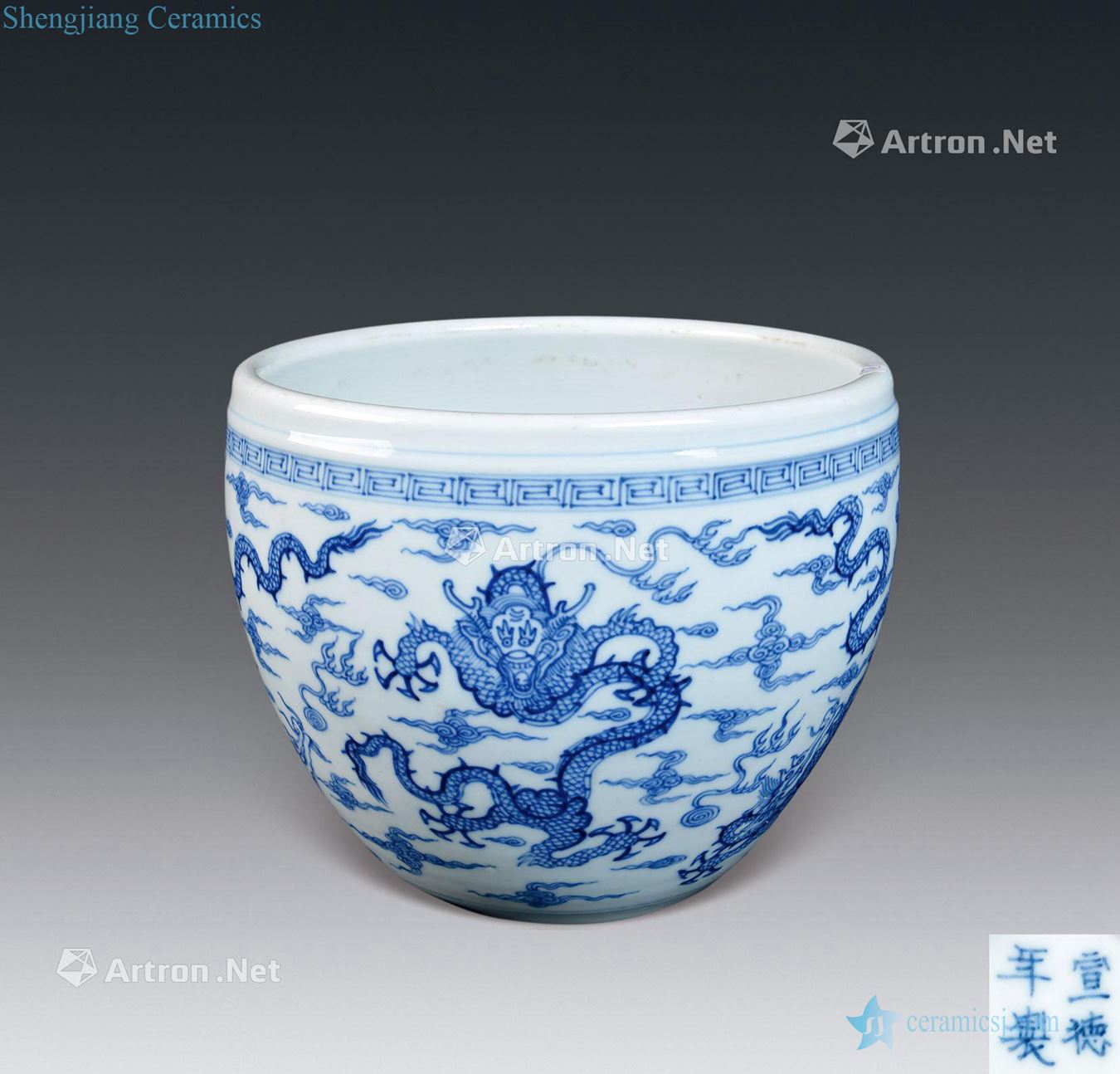 qing Blue and white dragon roll cylinder