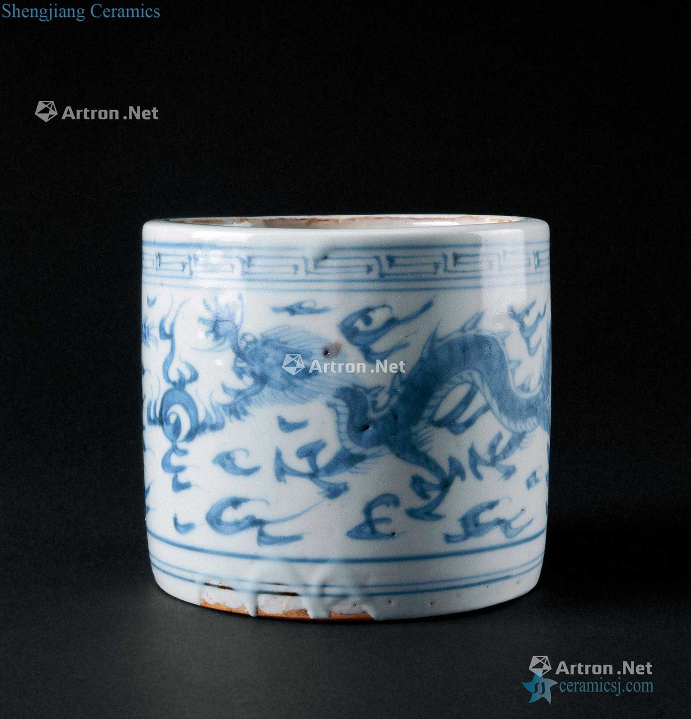 In the Ming dynasty (1368-1644) blue and white dragon WenXiangLu