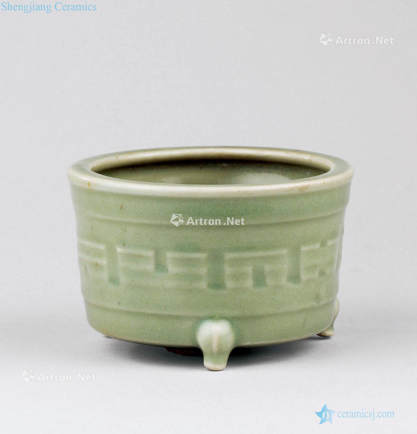 The southern song dynasty (1115-1234), longquan celadon gossip wen incense burner with three legs
