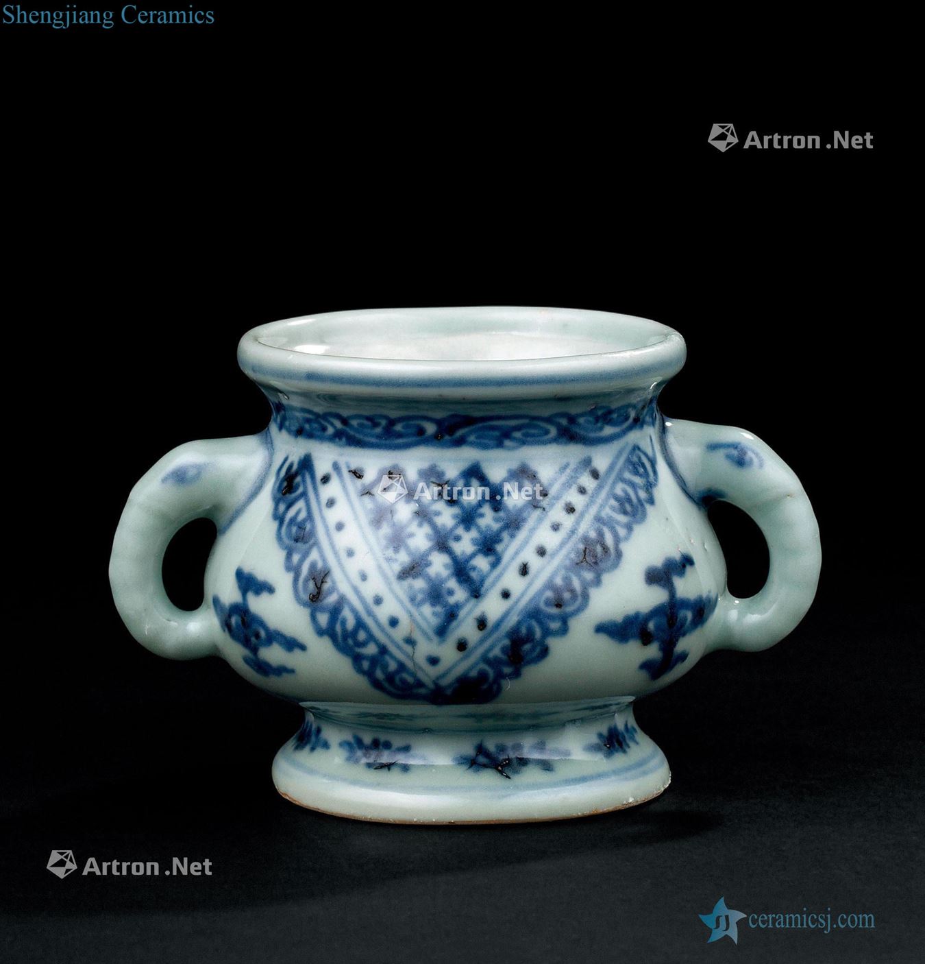 In the Ming dynasty (1368-1644) blue and white imitation bronze grain double elephant censer