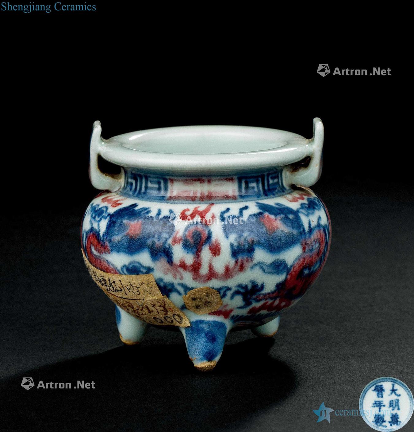 In the qing dynasty (1644-1911) blue and white youligong praised lines to the ear small incense burner with three legs