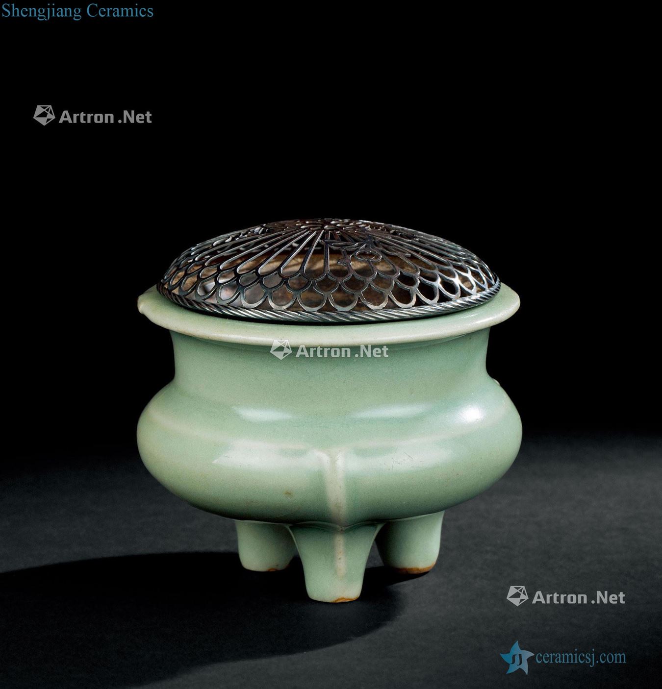 The song dynasty (960-1279), celadon by incense burner
