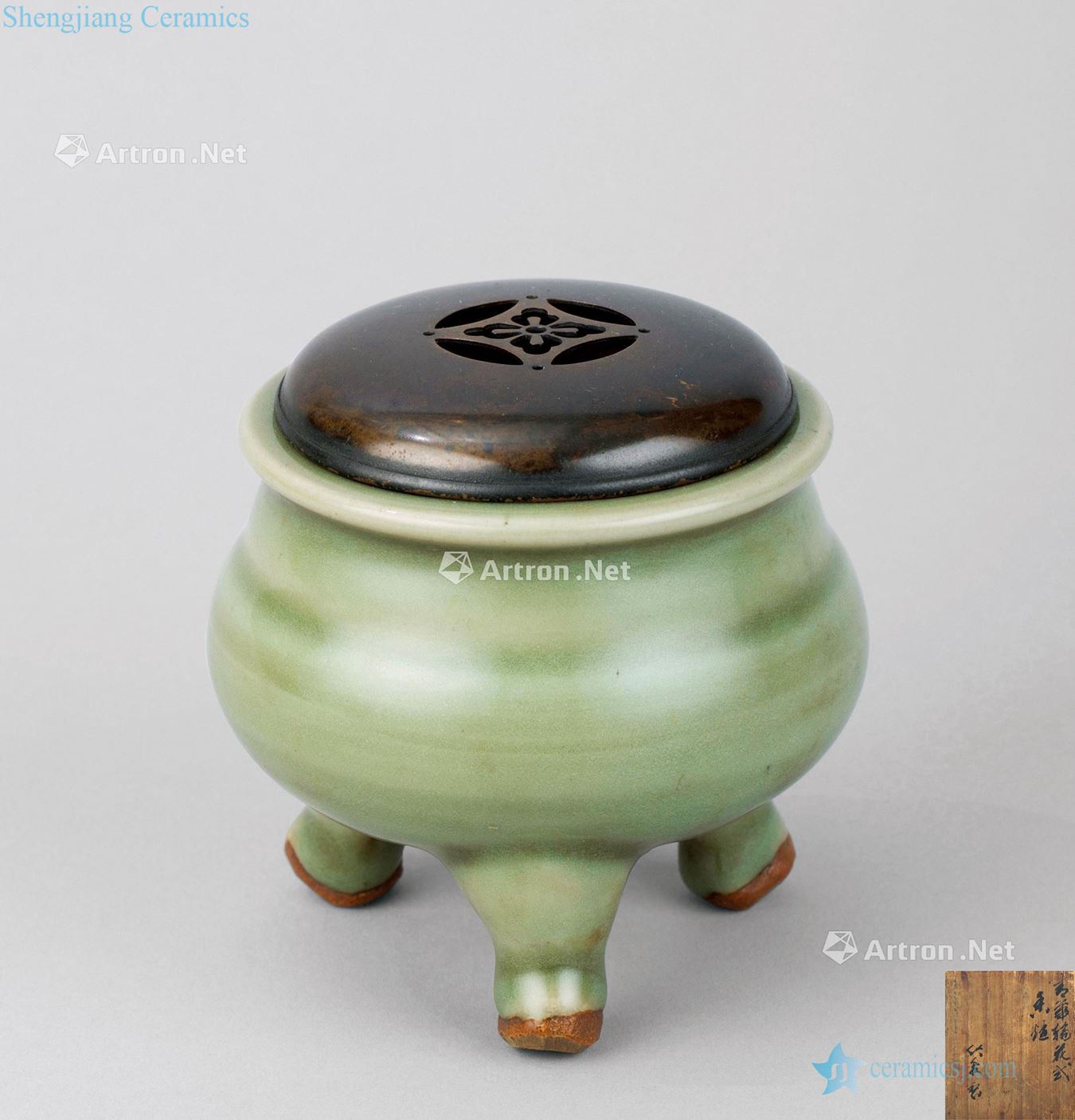 Yuan dynasty (1271-1368), longquan celadon three-legged incense burner