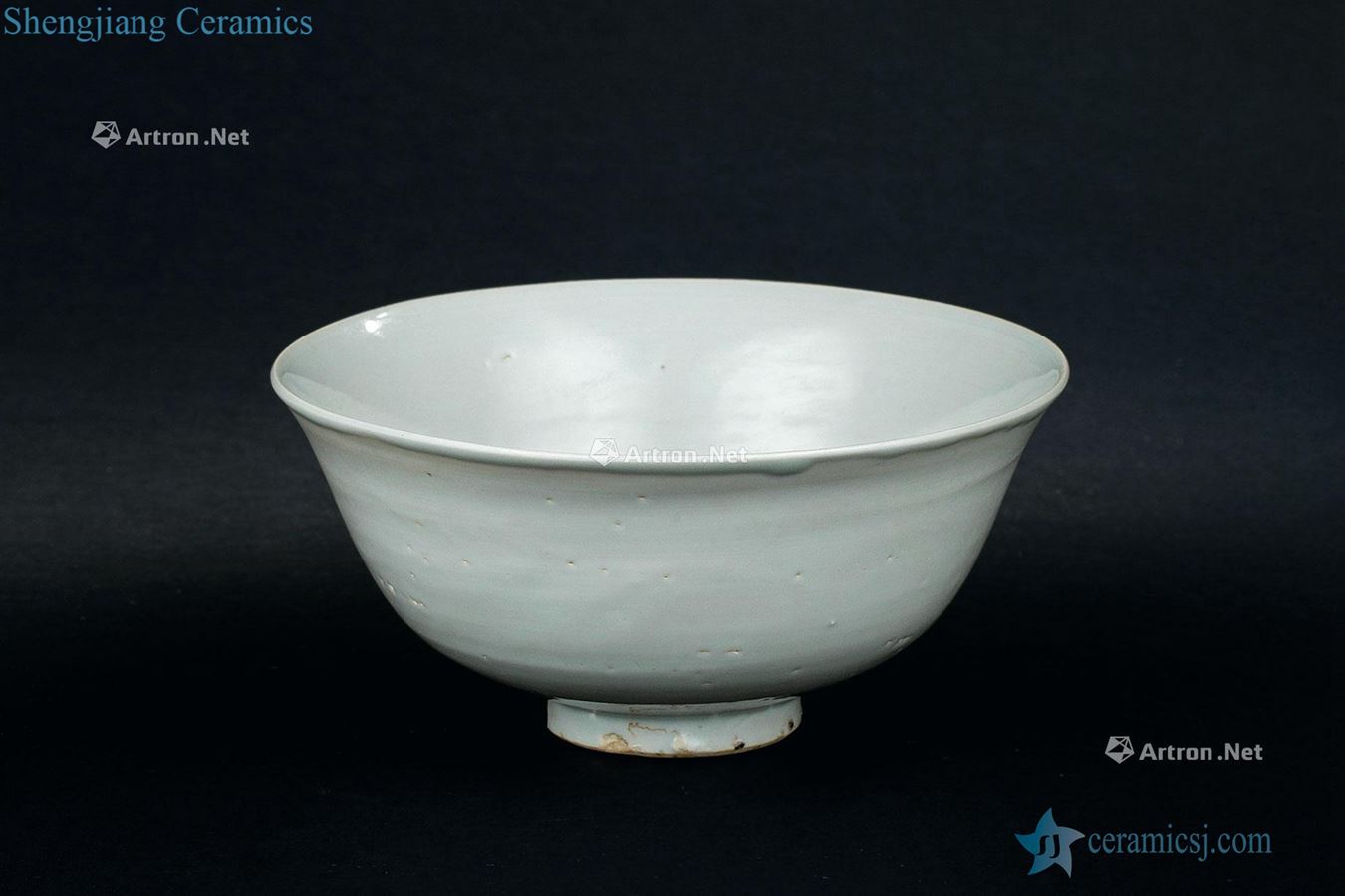 The yuan dynasty (1279-1368), white porcelain flowers green-splashed bowls