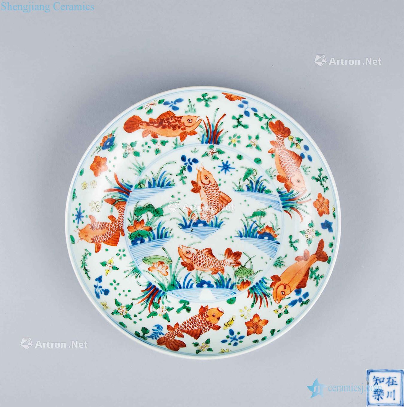 In the qing dynasty (1644-1911), colorful fish and algae tray