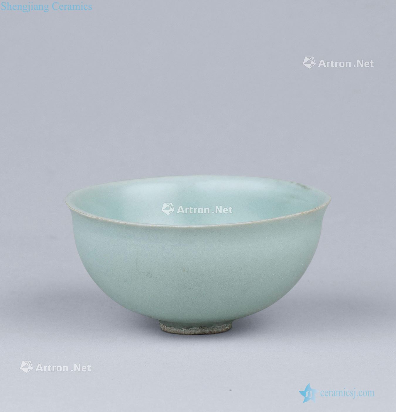Longquan celadon in southern song dynasty (1127-1279) the plum flower grain tea cups
