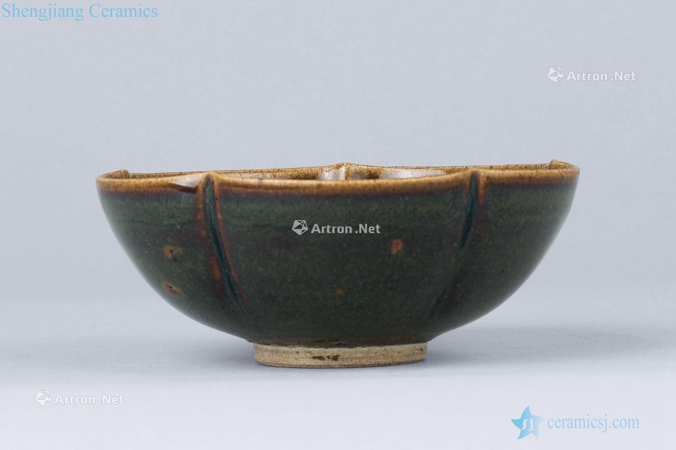 The song dynasty (960-1279), the black glaze kwai mouth bowl