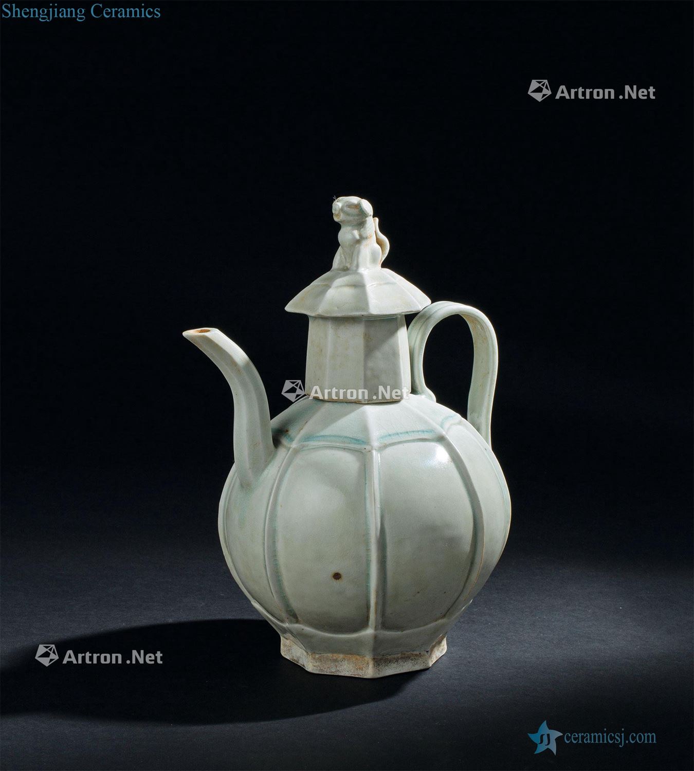 Song dynasty (960-1279) blue white porcelain beast button melon prismatic ewer