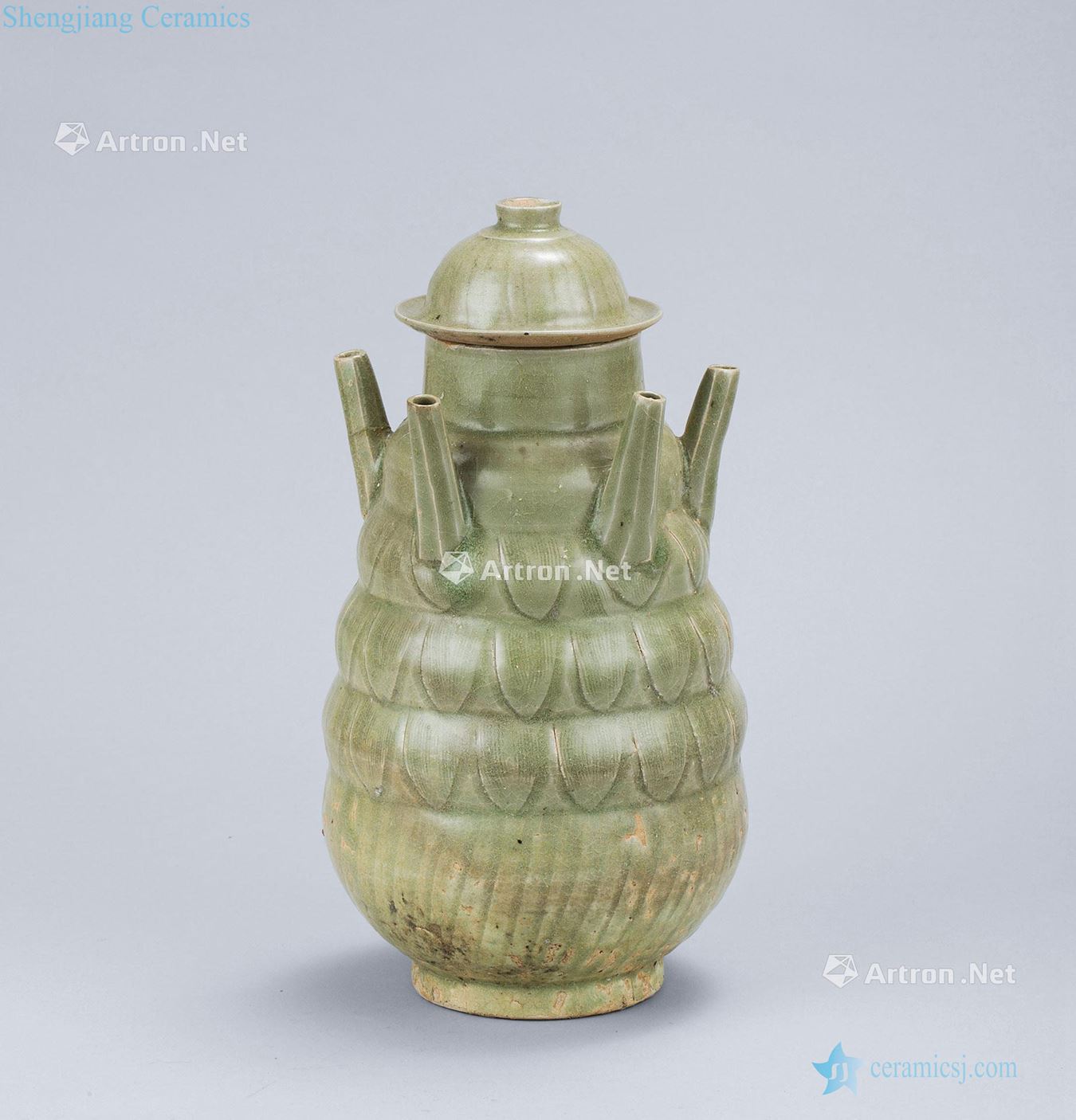 Northern song dynasty (960-1127), longquan celadon celadon lotus-shaped grain five hole cover bottle