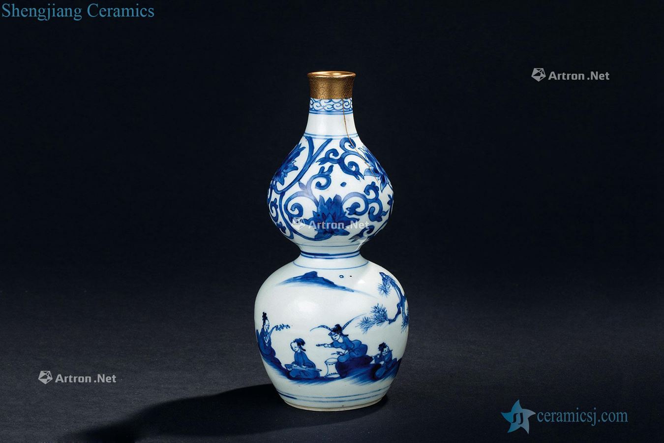 In the late Ming (1583-1644) blue and white lotus flower character story lines gourd bottle