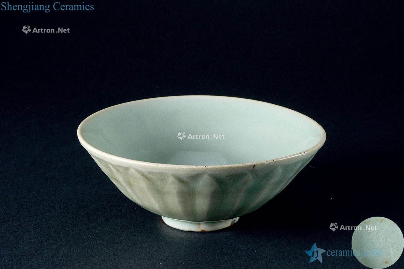 In the Ming dynasty (1368-1644), longquan celadon lotus-shaped bowl