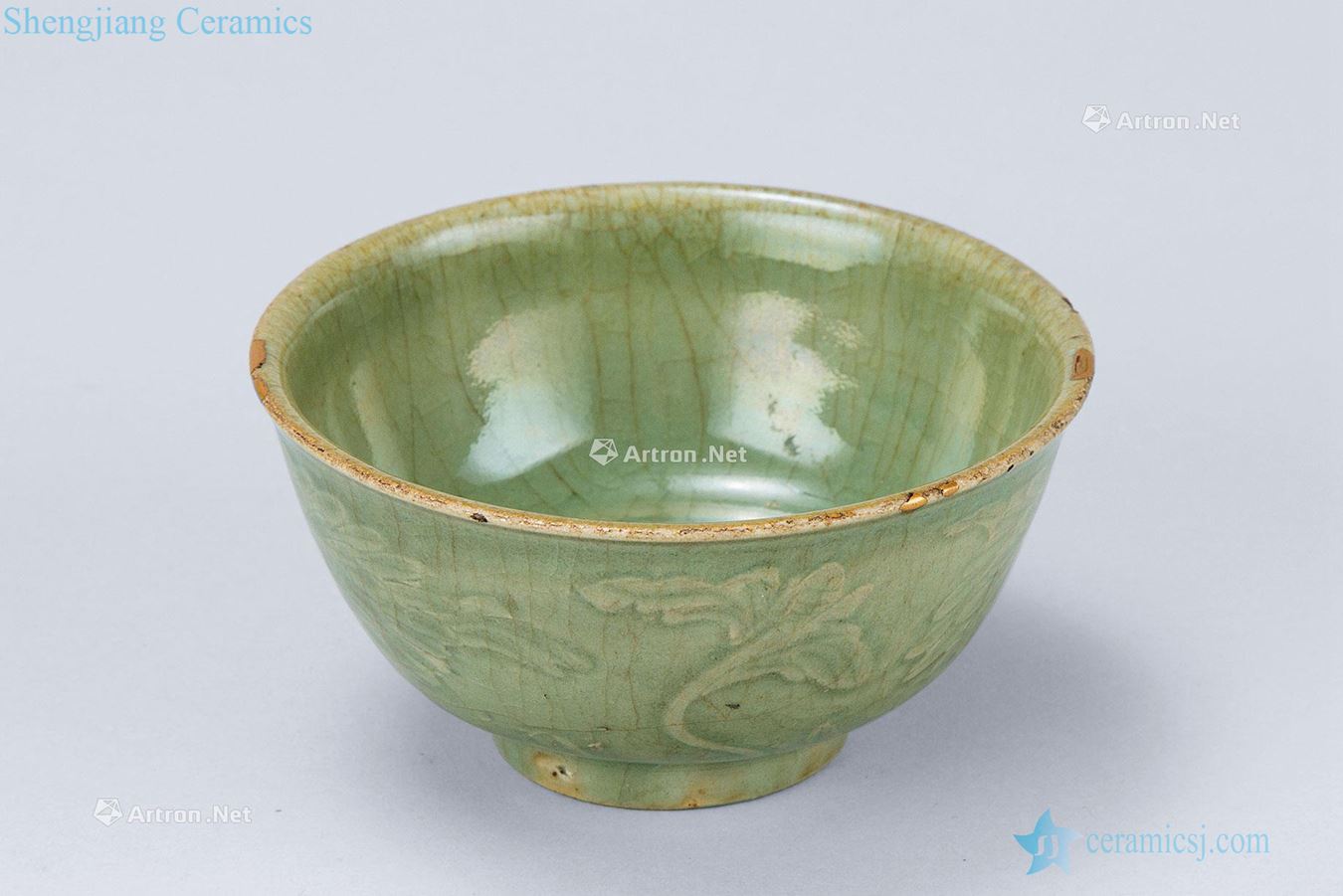 In the Ming dynasty (1368-1644), longquan celadon flower green-splashed bowls