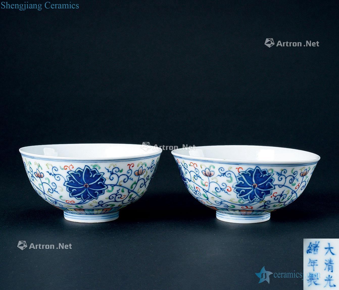 In the qing dynasty (1644-1911) blue and white enamel bound branch lotus green-splashed bowls (a)