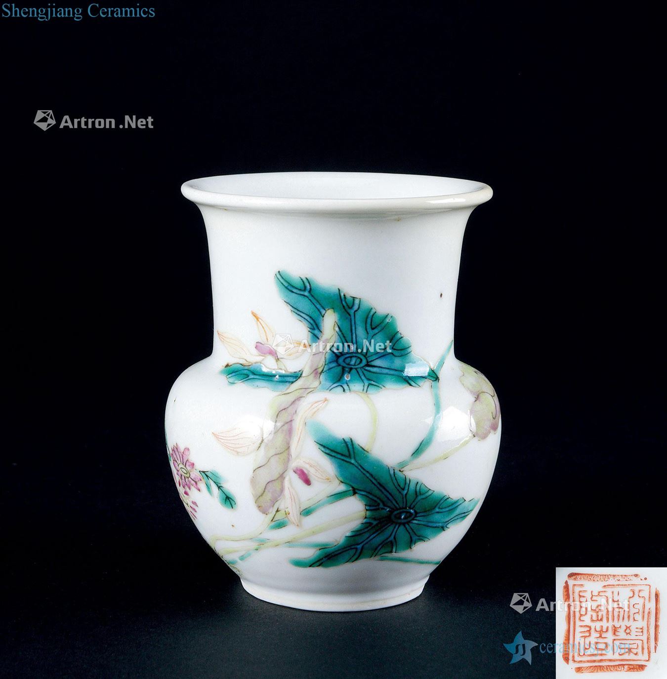 In the qing dynasty (1644-1911), pastel flowers grain slag bucket