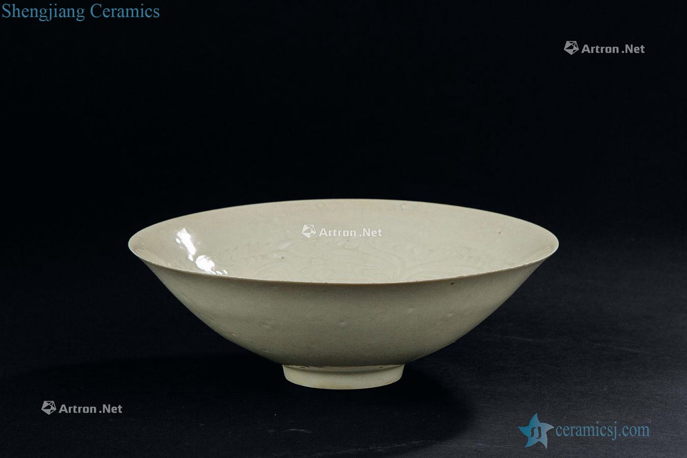 The song dynasty (960-1279) blue boy ZiWen bowl