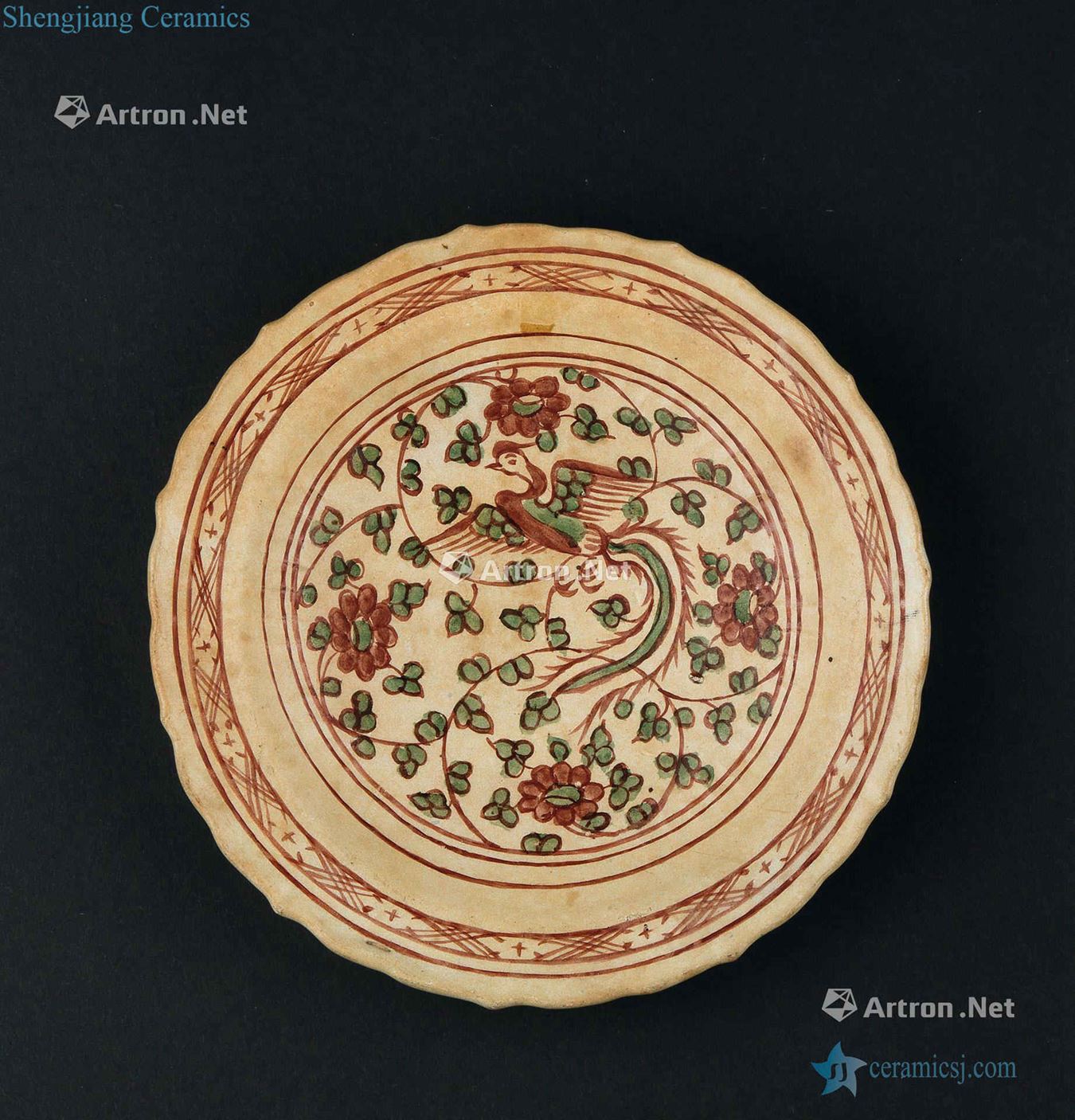 Yuan Ming dynasty (1333-1402) red and green color grain mouth tray
