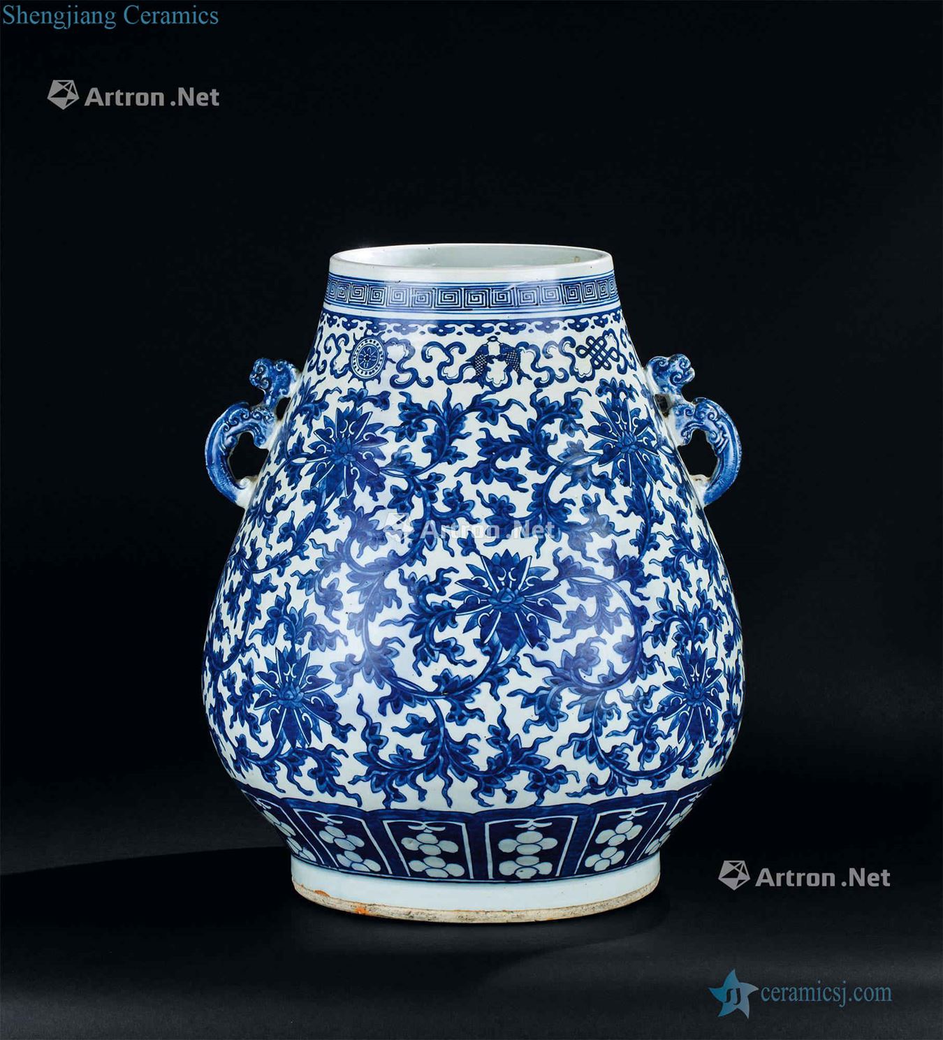 In the qing dynasty (1644-1911) blue and white tie up lotus flower grain dark the eight immortals grain deer head statue