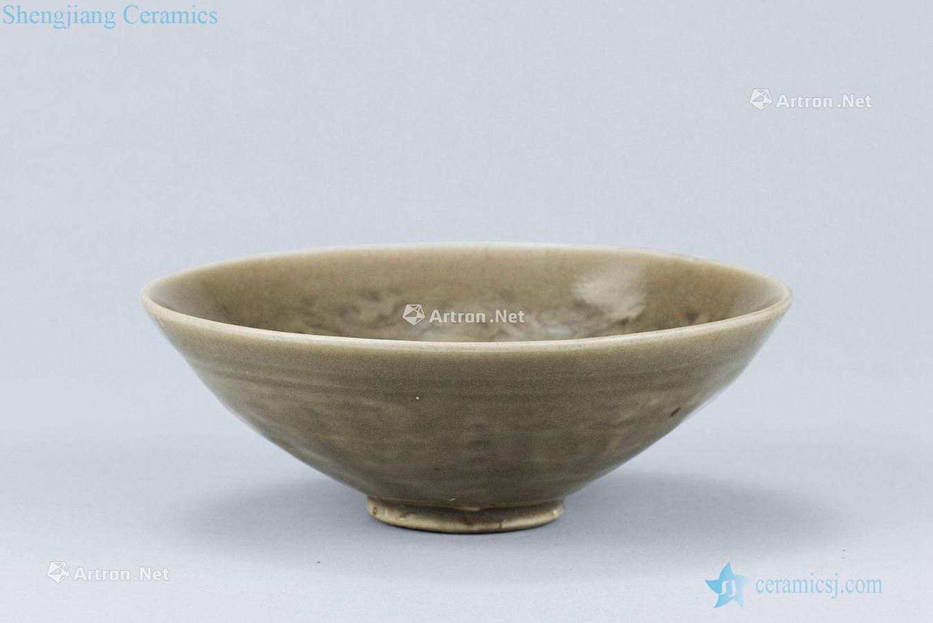 The song dynasty (960-1279), celadon carved flowers green-splashed bowls