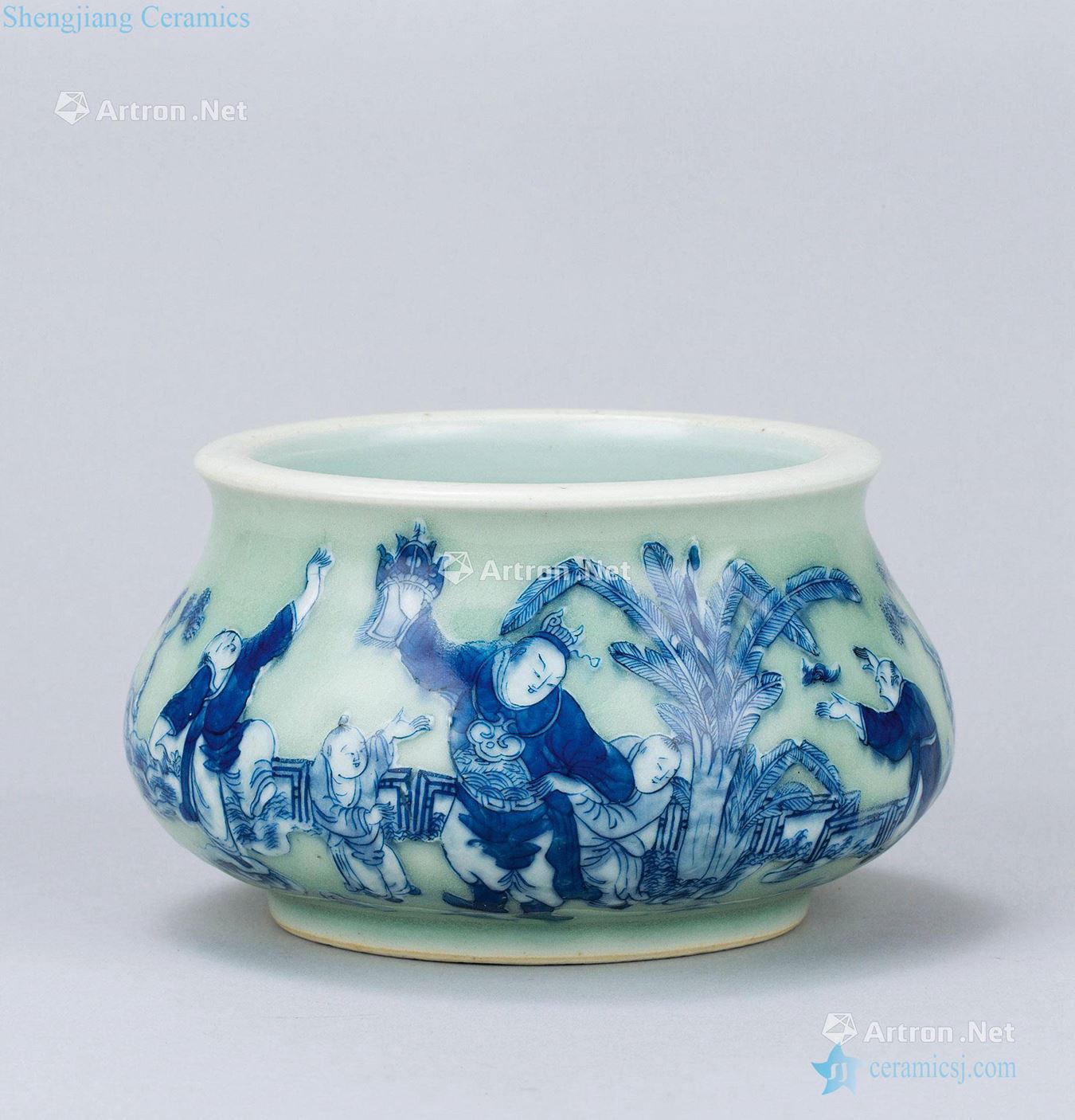 In the qing dynasty (1644-1911) WenXiangLu pea green to blue and white characters