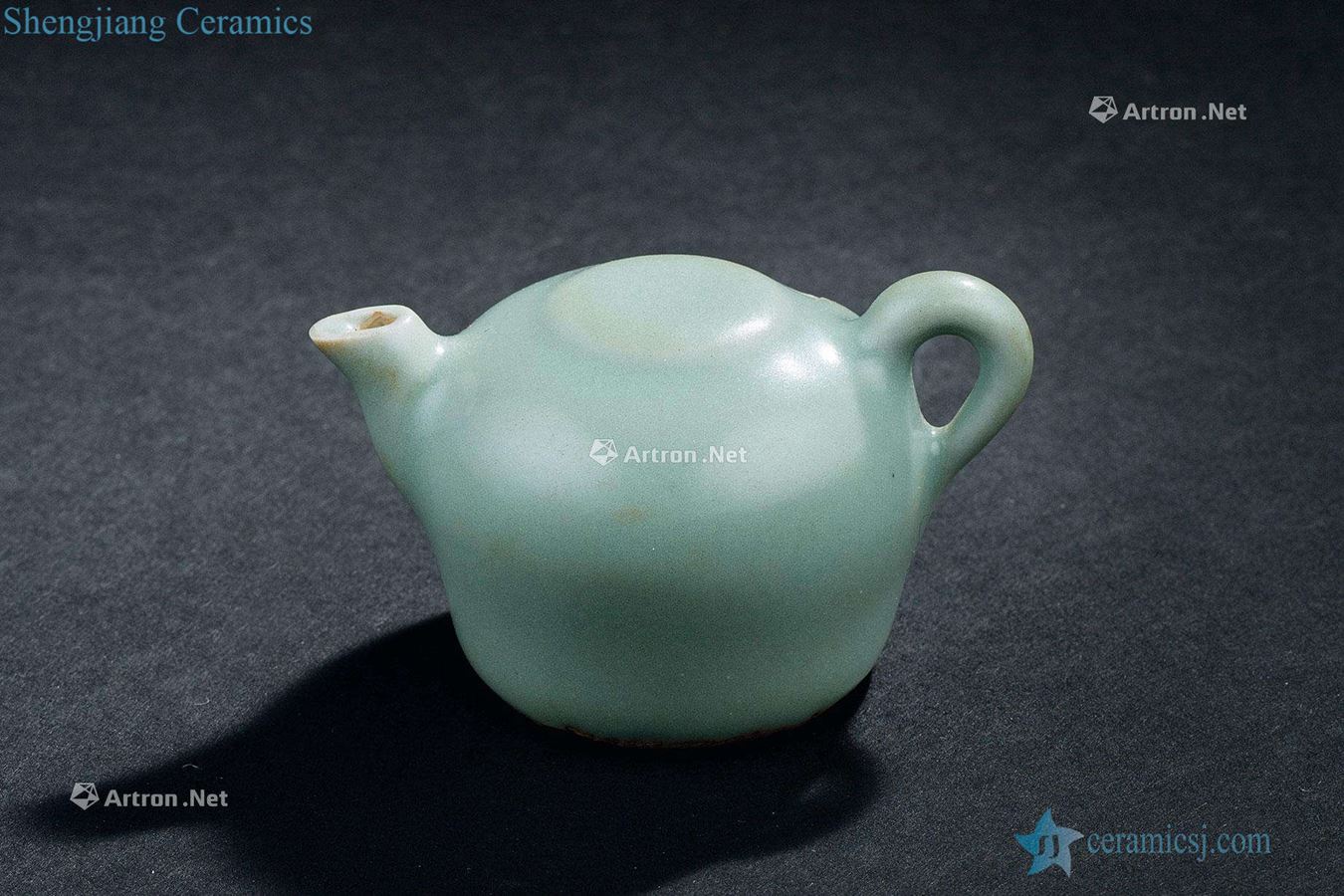 The song dynasty (960-1279), celadon water droplets