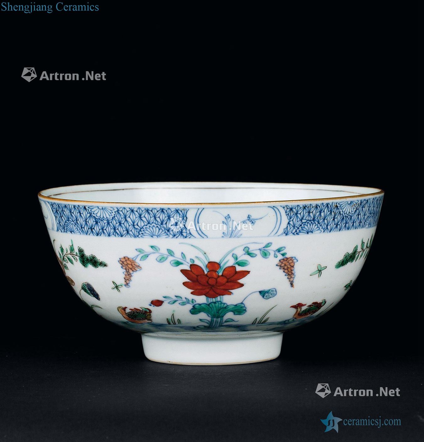 In the qing dynasty (1644-1911), bucket color lotus pond yuanyang grain big bowl