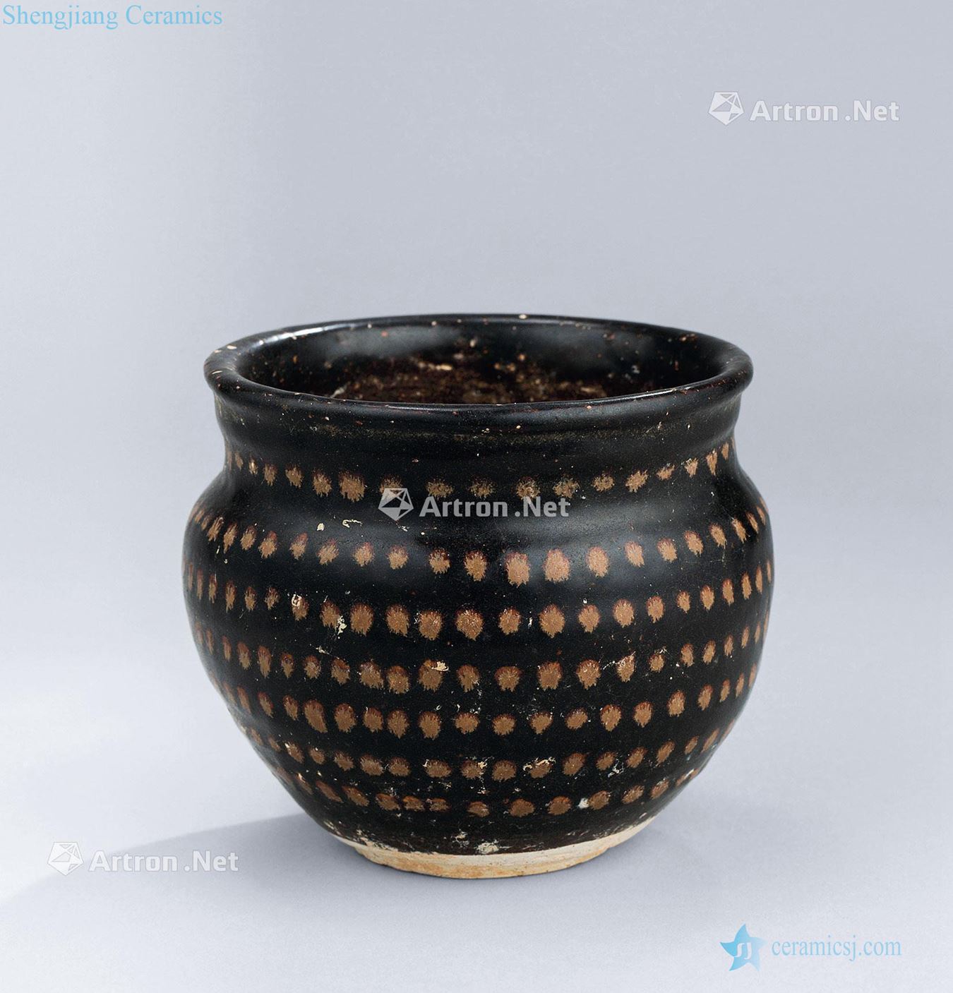 The song dynasty (960-1279) jizhou kiln spot grain dishes