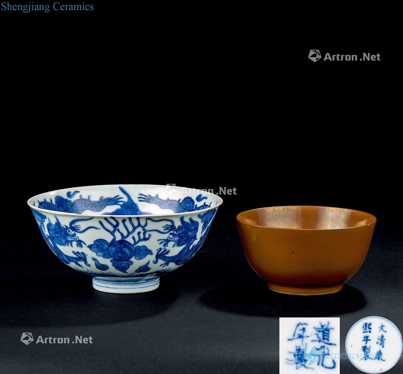 In the qing dynasty (1644-1911) blue and white praised green-splashed bowls sauce glaze two things (group a)
