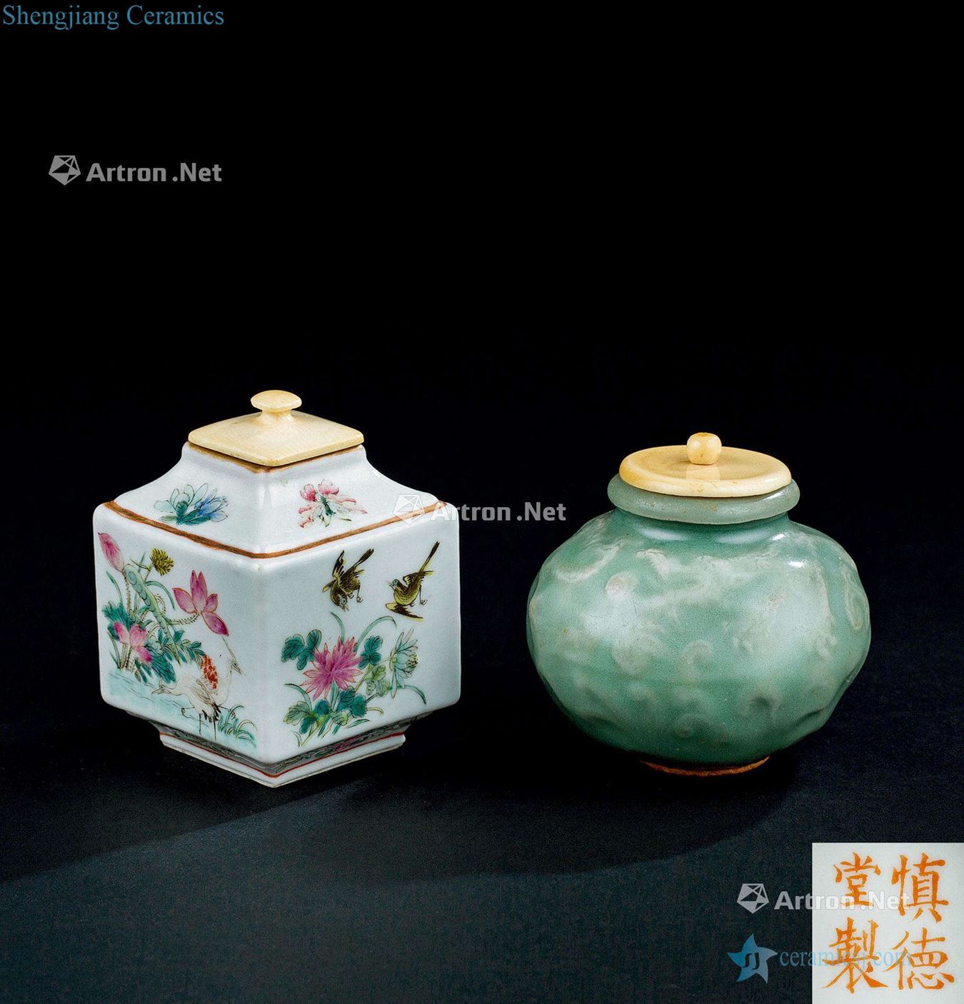 In the qing dynasty (1644-1911) powder enamel grain square cover celadon water dragon tea pot two things (group a)