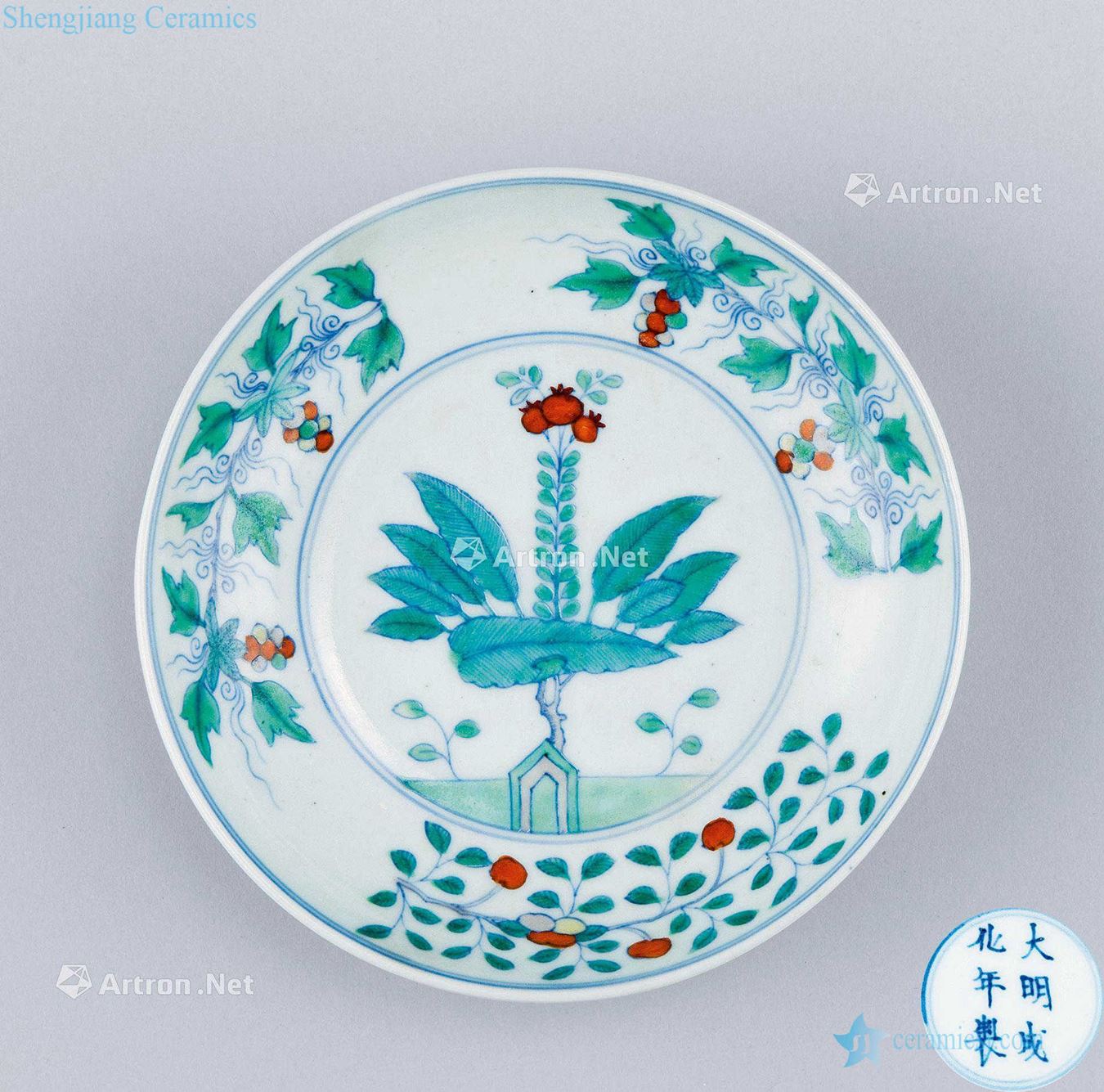 In the qing dynasty (1644-1911), bucket color flower fruit tray